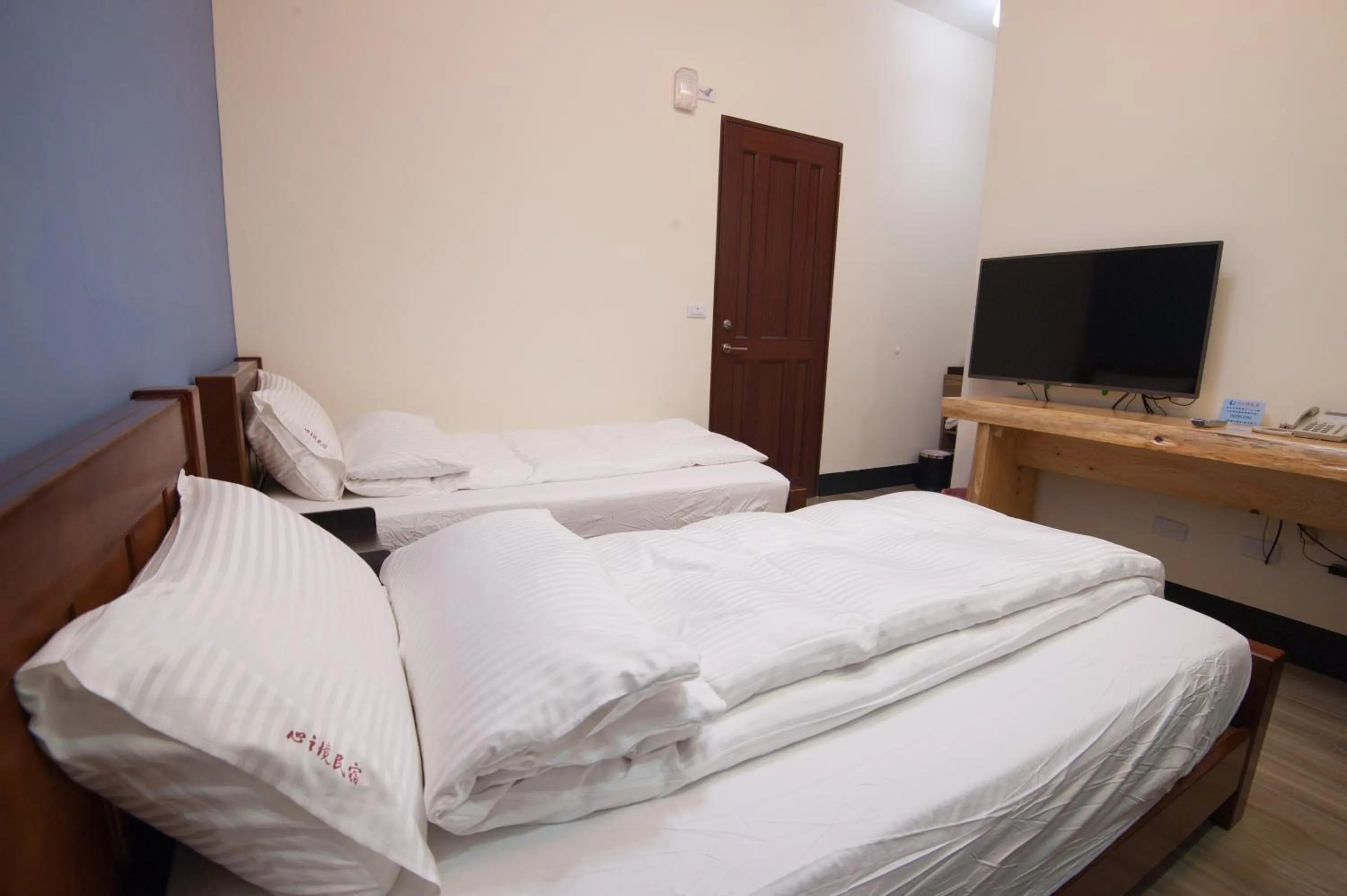 Bed in Habitat Heart B&B