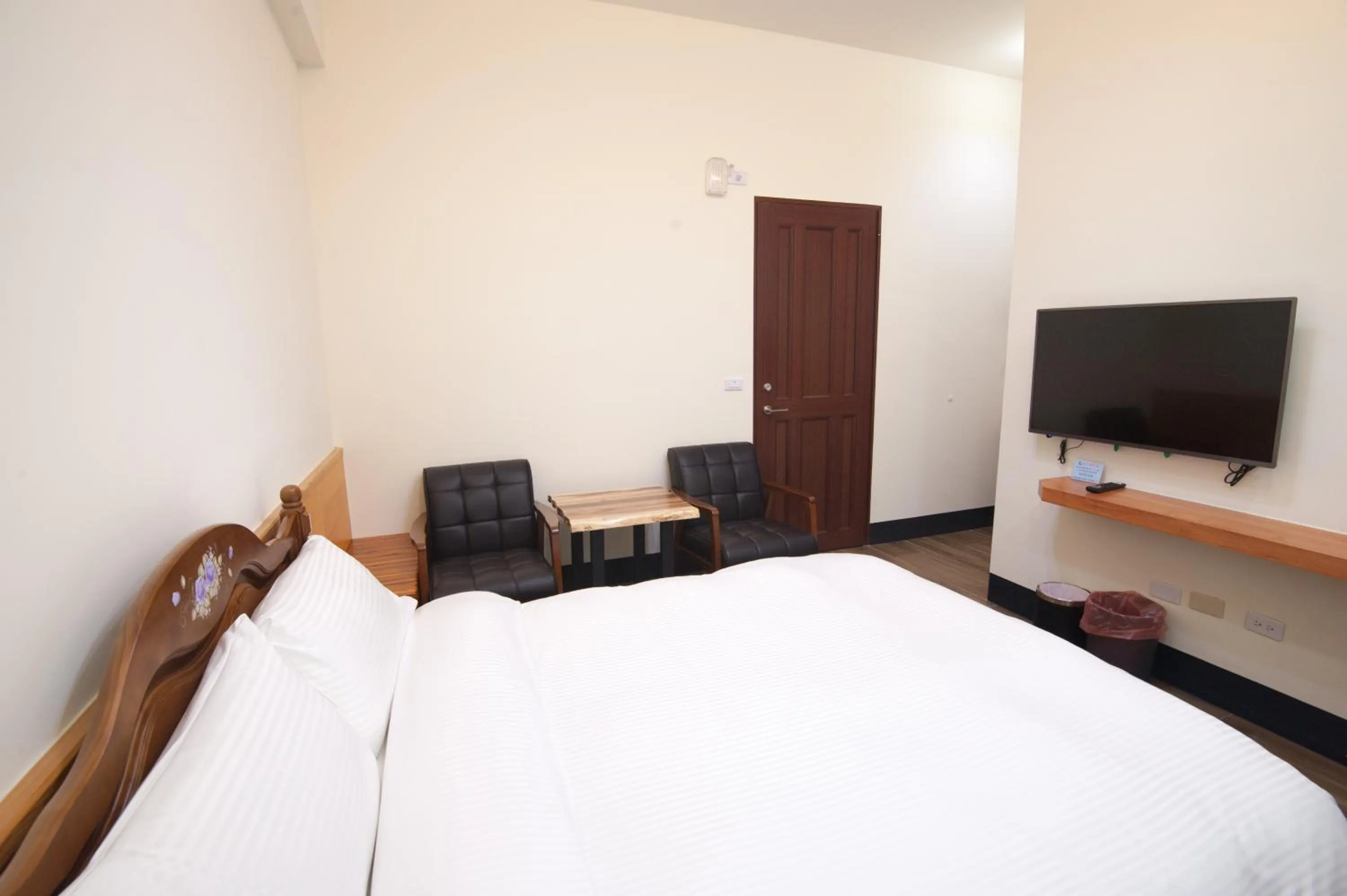 Bed in Habitat Heart B&B