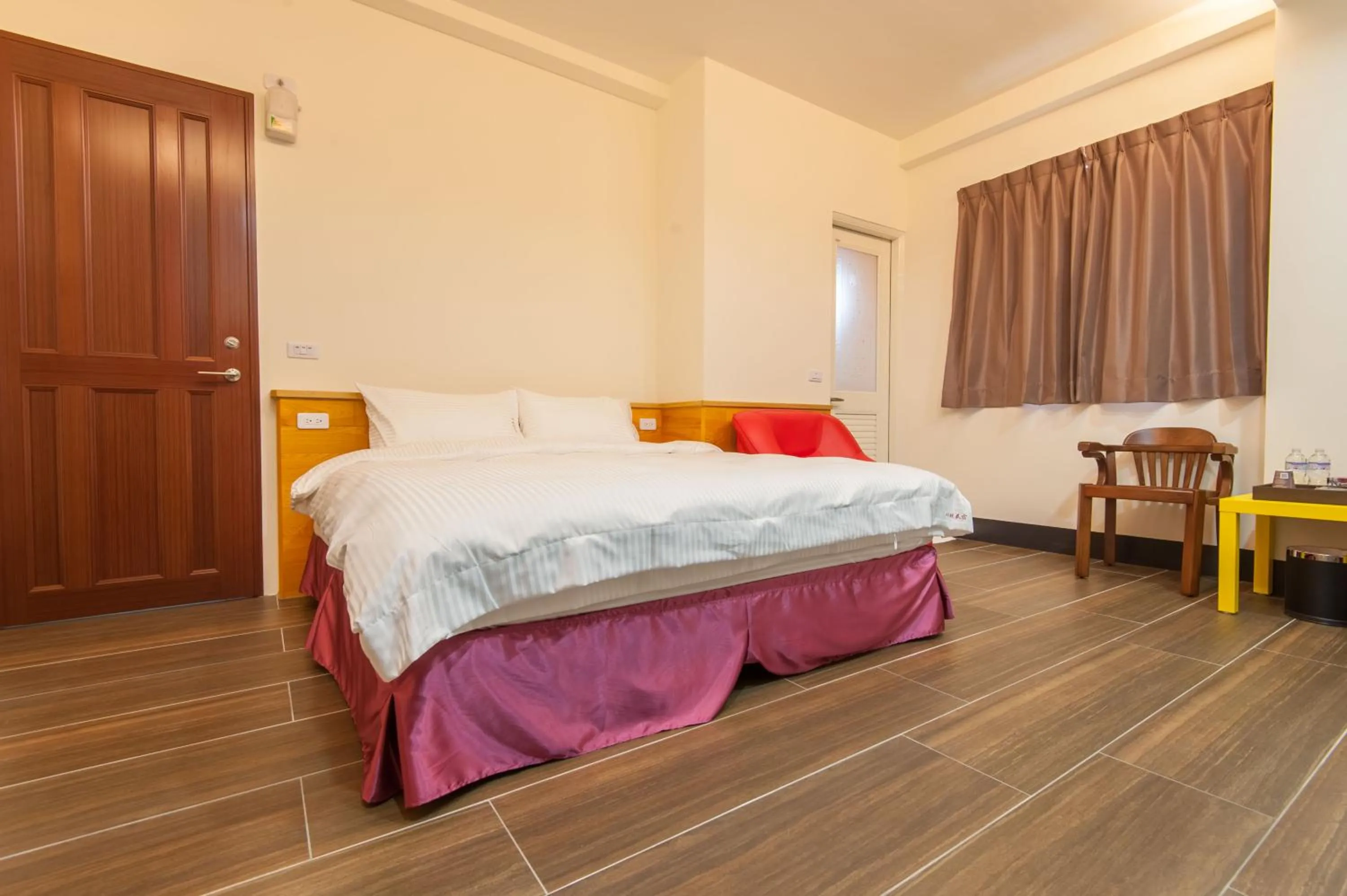 Bed in Habitat Heart B&B