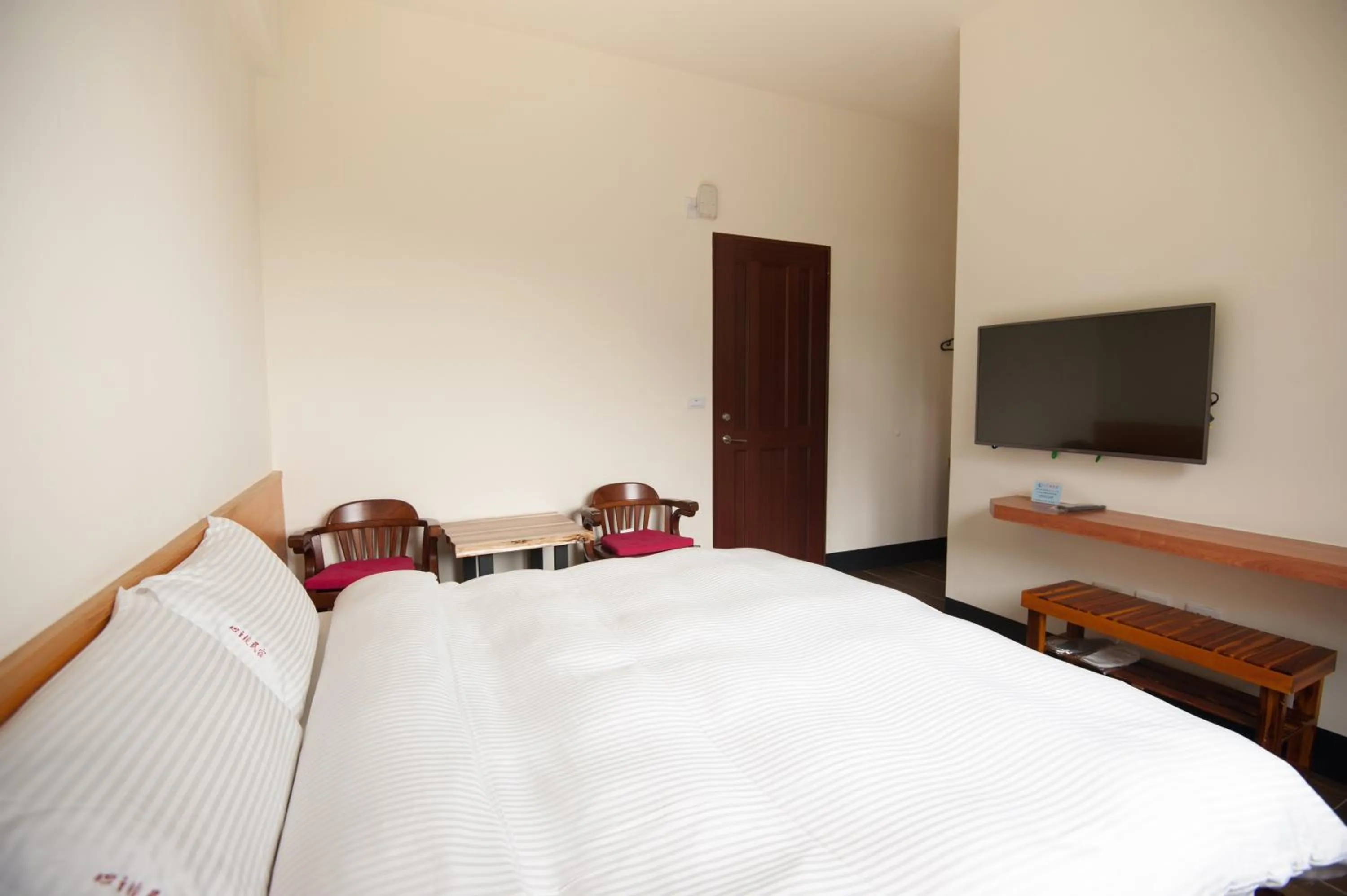 Bed in Habitat Heart B&B