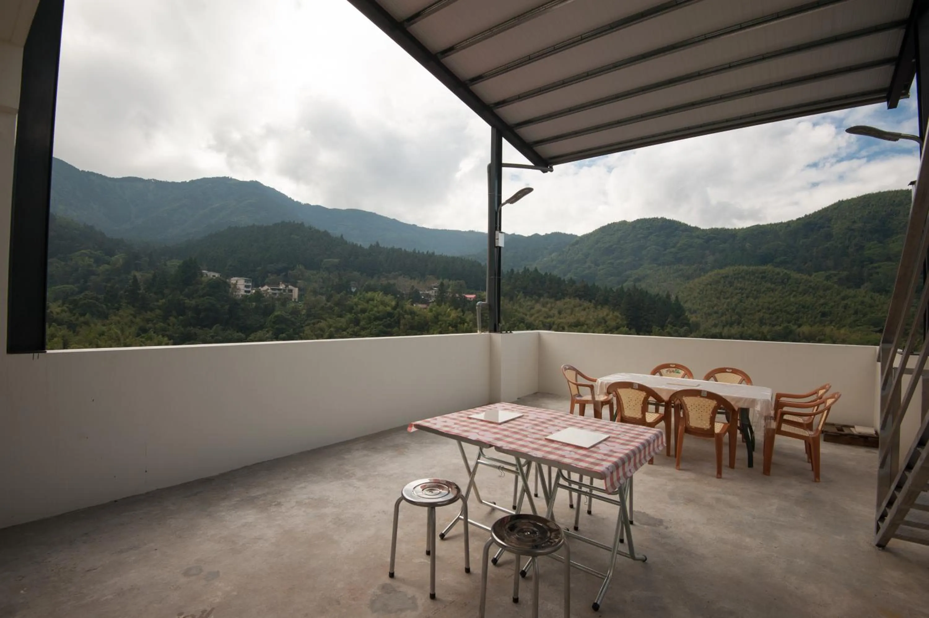 Communal lounge/ TV room in Habitat Heart B&B