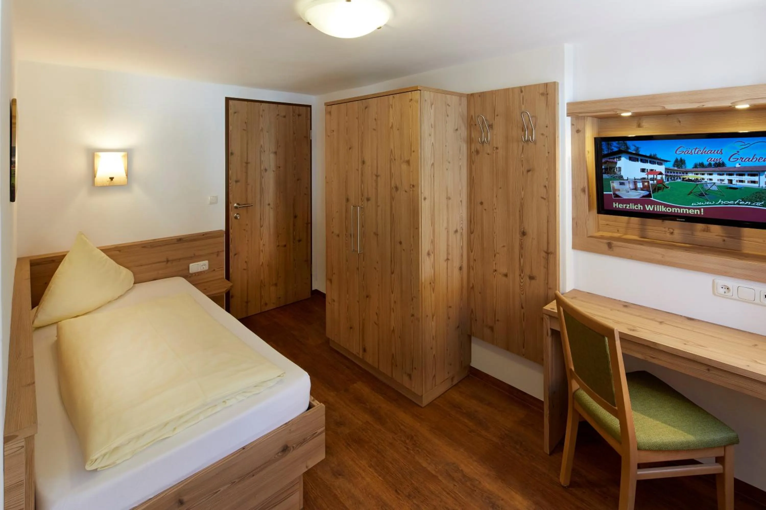 Photo of the whole room, Bed in Gästehaus am Graben