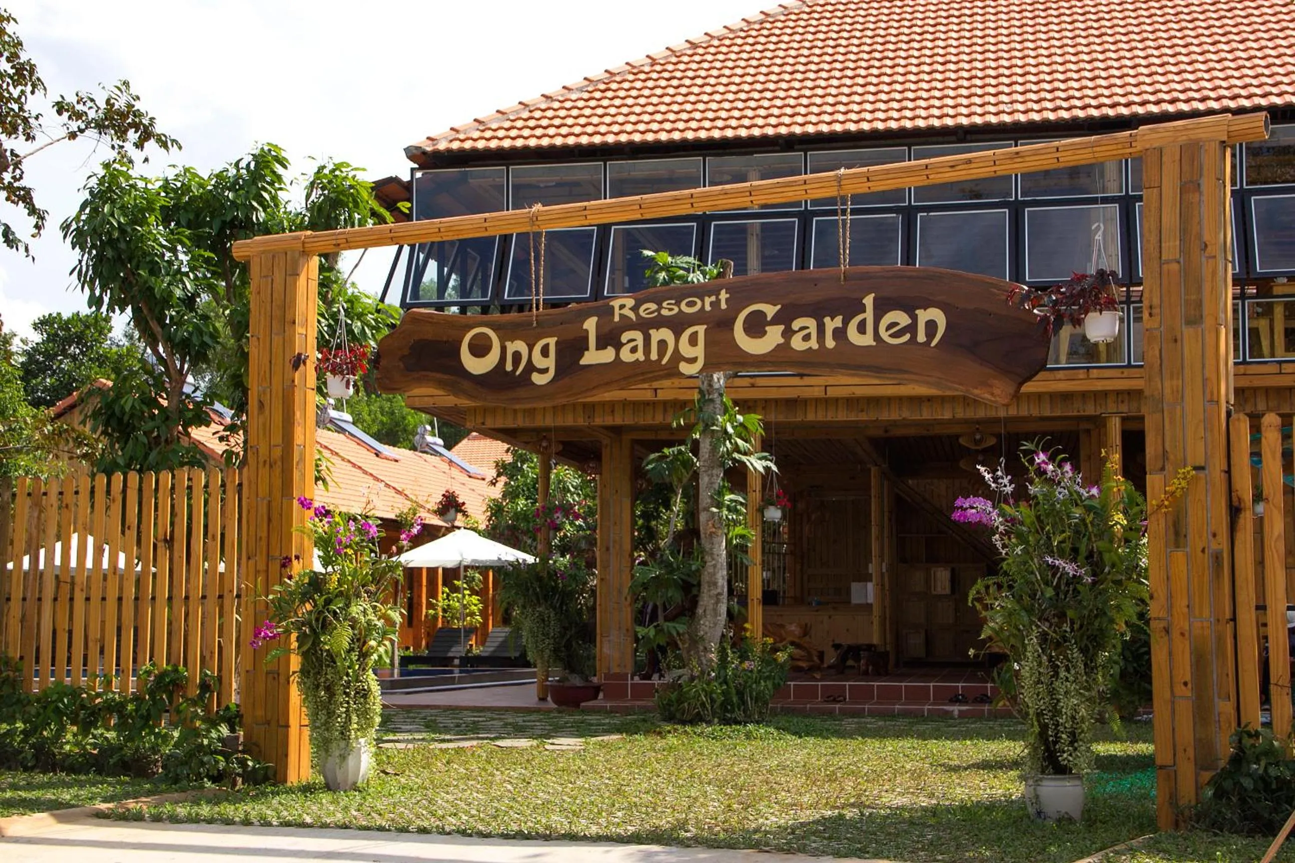 Facade/entrance in Ong Lang Garden Resort