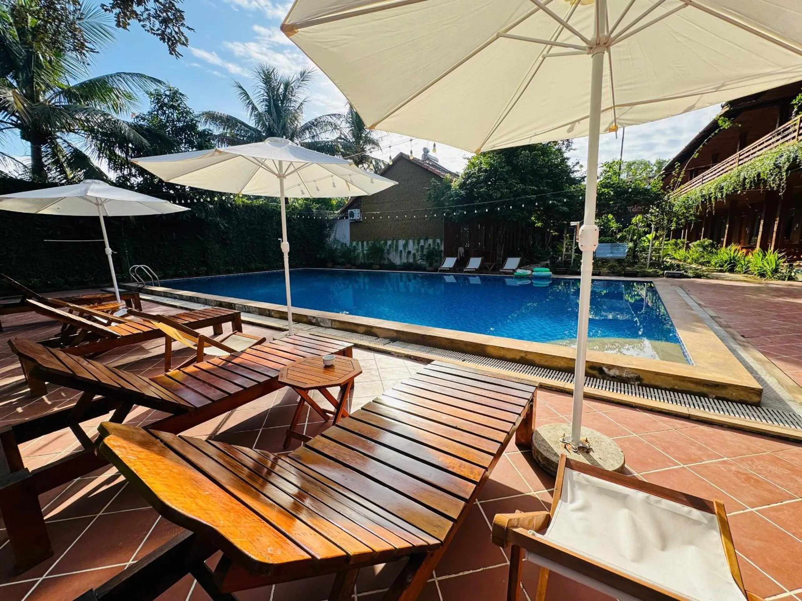 Swimming pool in Ong Lang Garden Resort