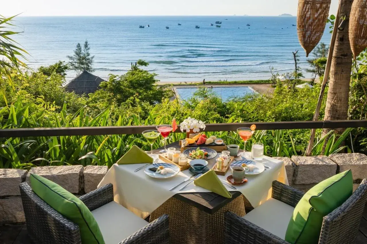 Restaurant/places to eat in Crown Retreat Quy Nhon Resort Restaurant/places to eat in Crown Retreat Quy Nhon Resort
