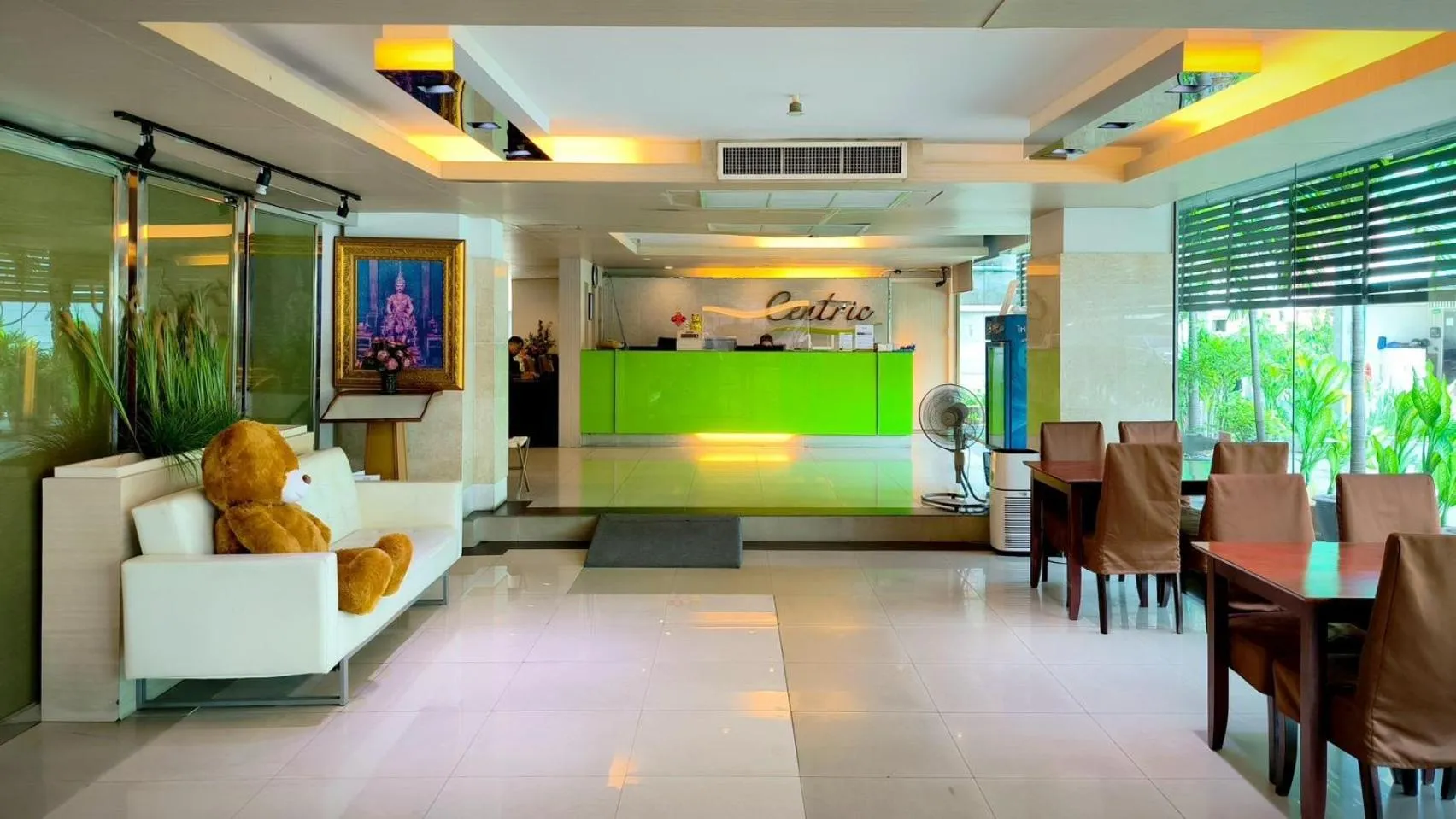 Centric Place Hotel