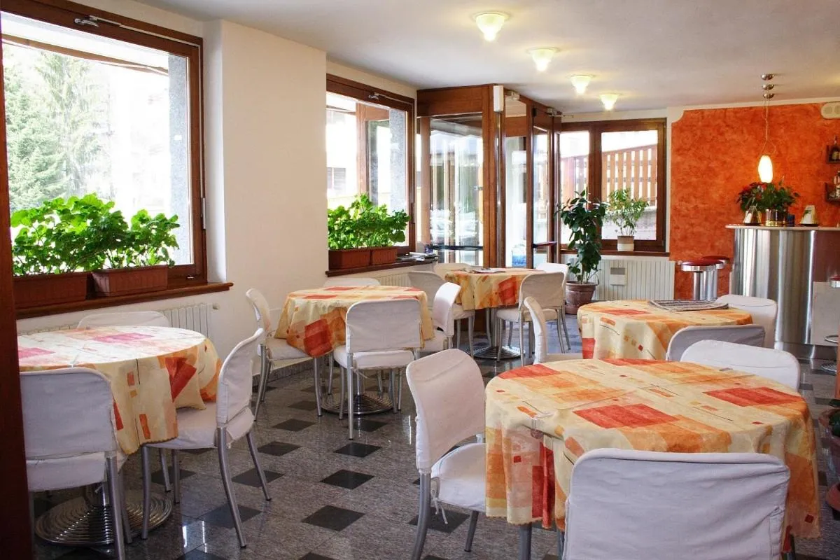 Restaurant/places to eat in Hotel Derby