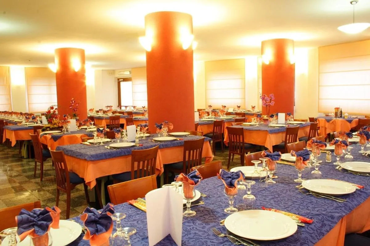 Restaurant/places to eat in Hotel Derby