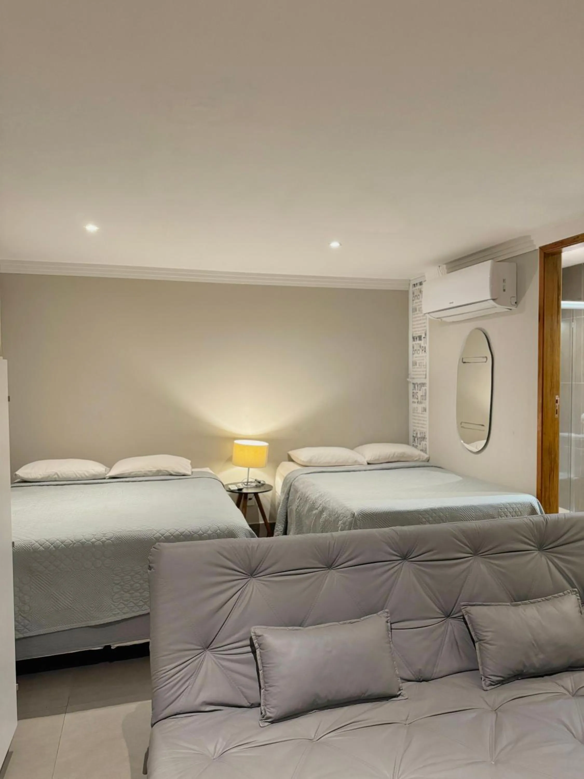 Photo of the whole room, Bed in HMG Rio Suítes