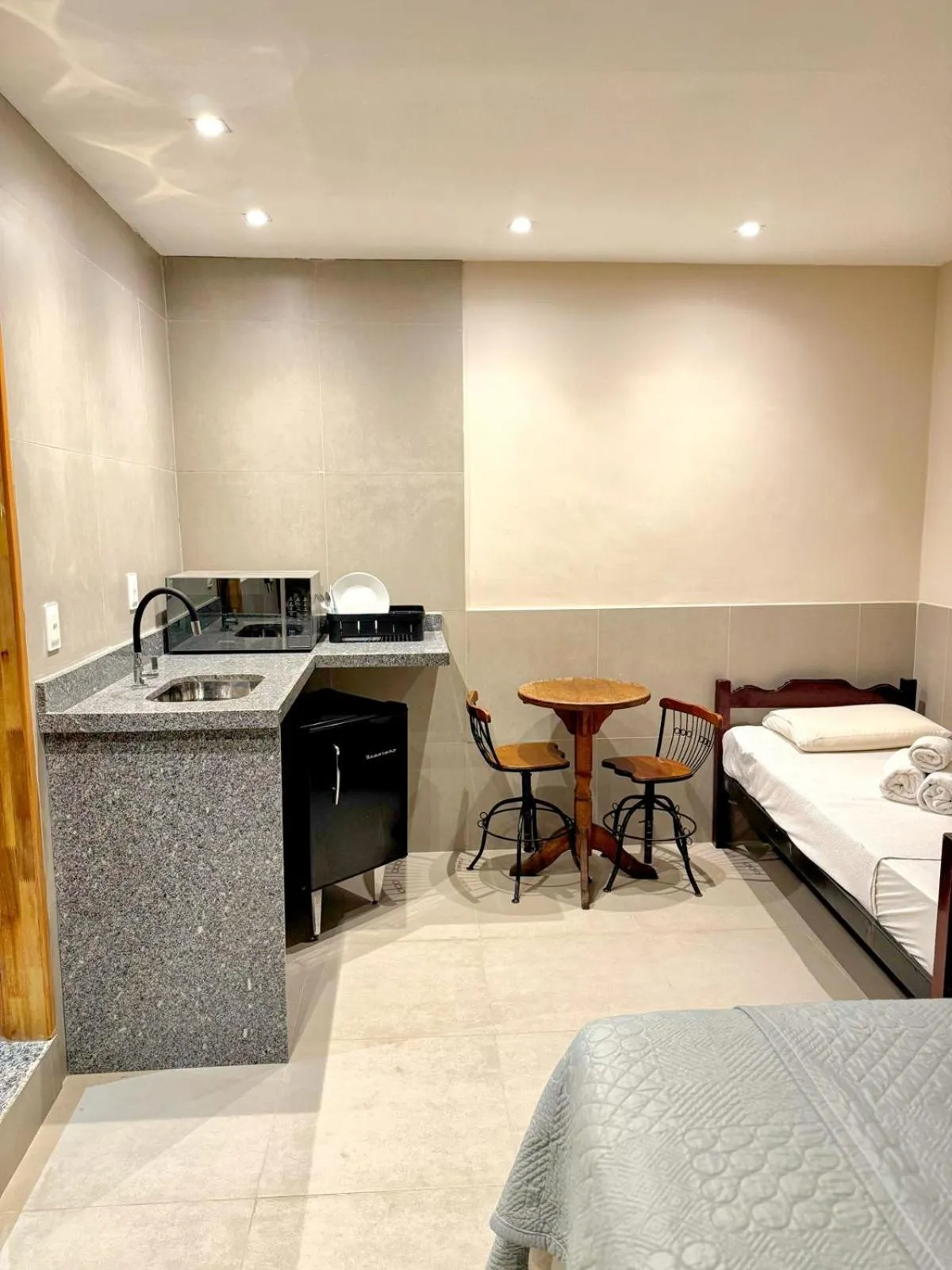 Kitchen or kitchenette, Bed in HMG Rio Suítes