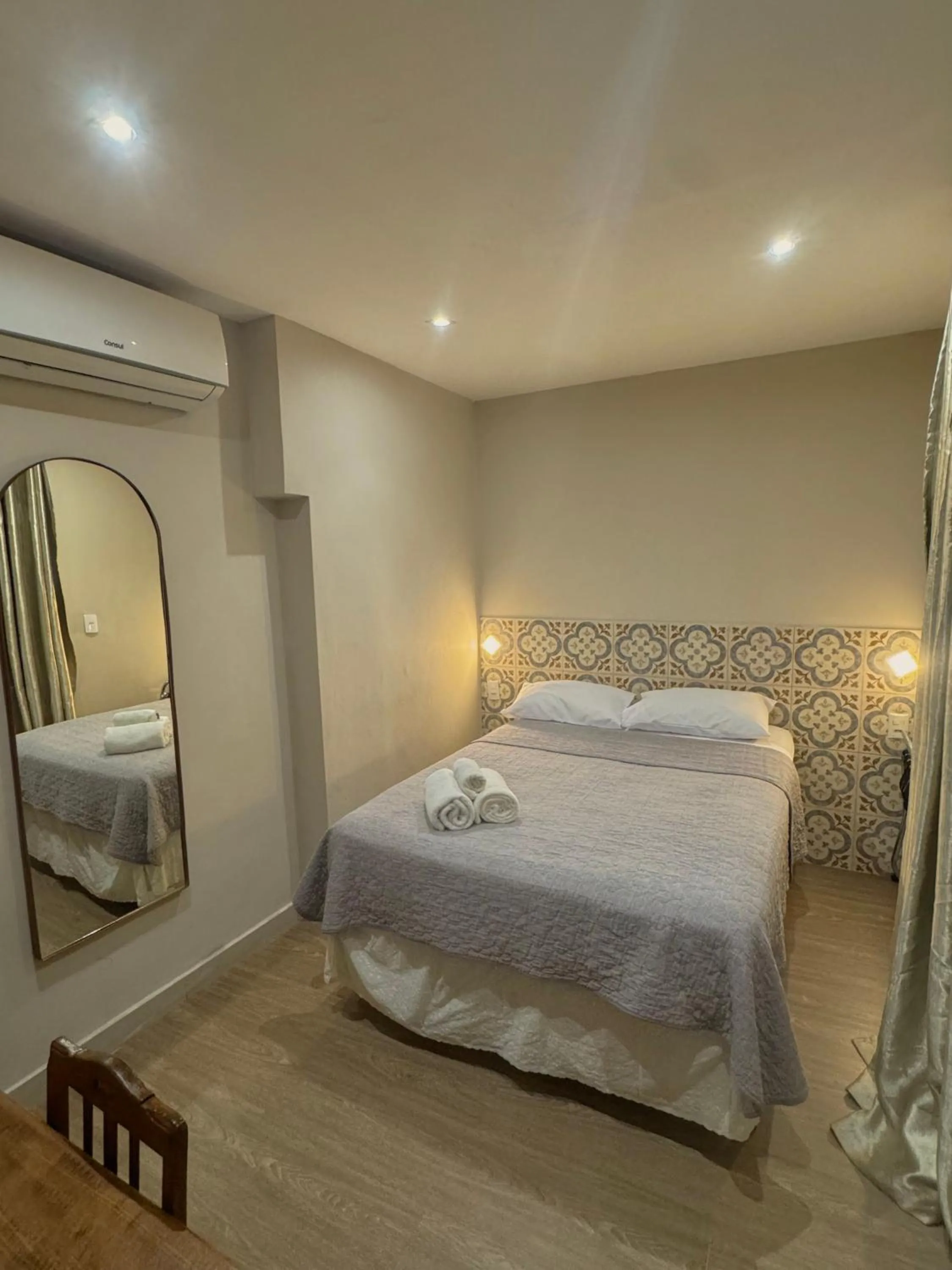 Photo of the whole room, Bed in HMG Rio Suítes