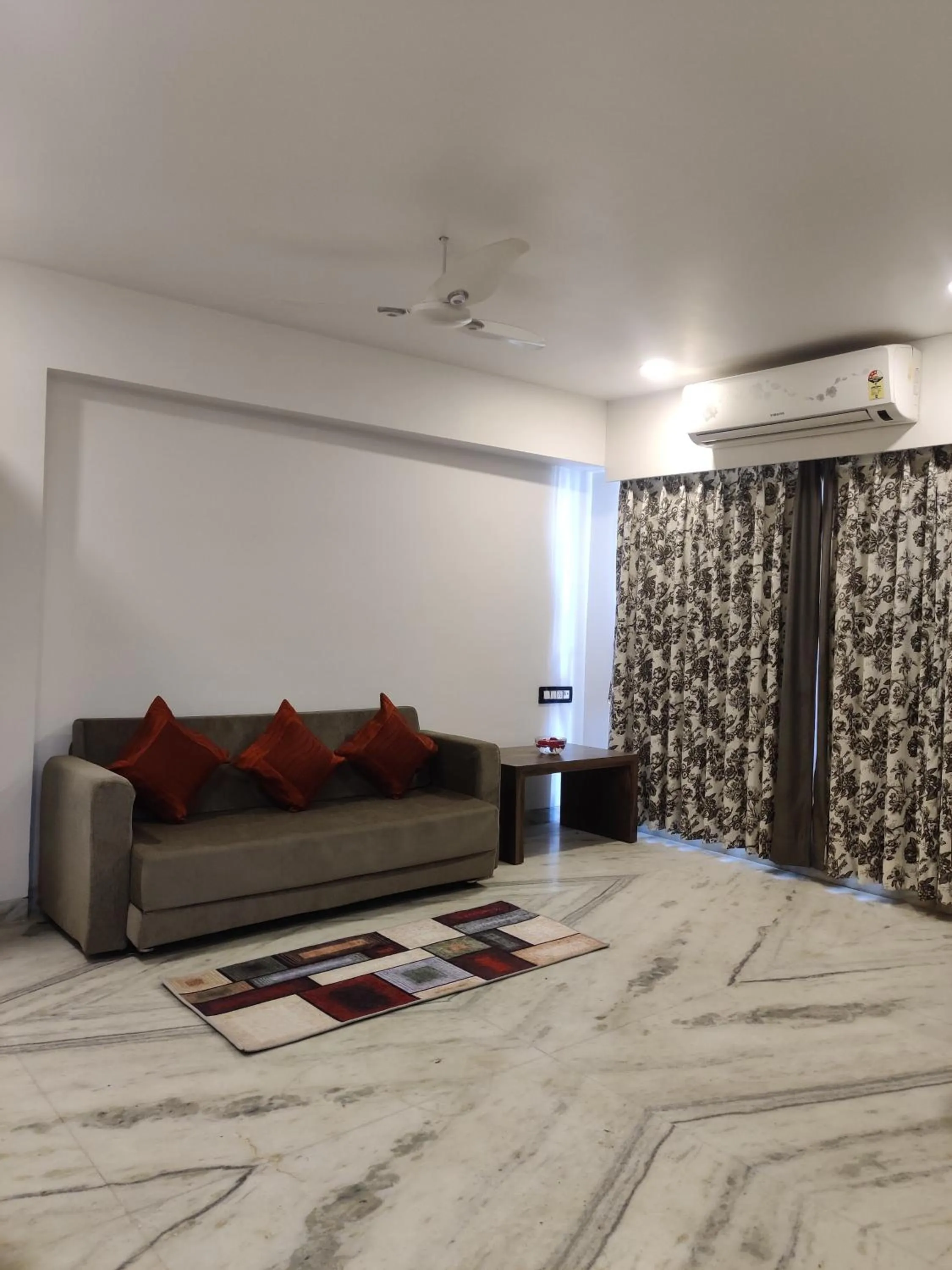 Living room, Bed in Hotel Sanmukh By Adamo
