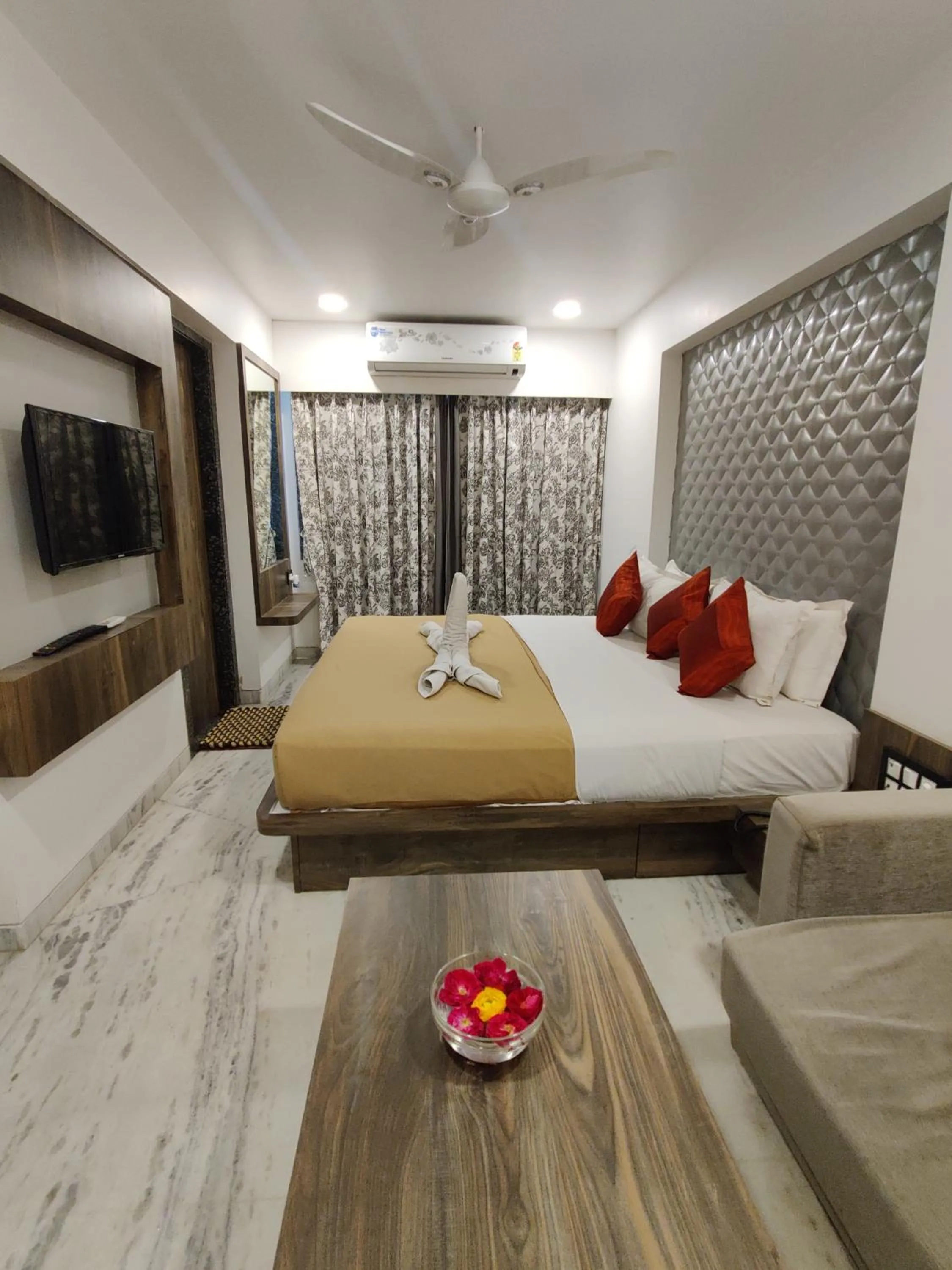 Bed in Hotel Sanmukh By Adamo