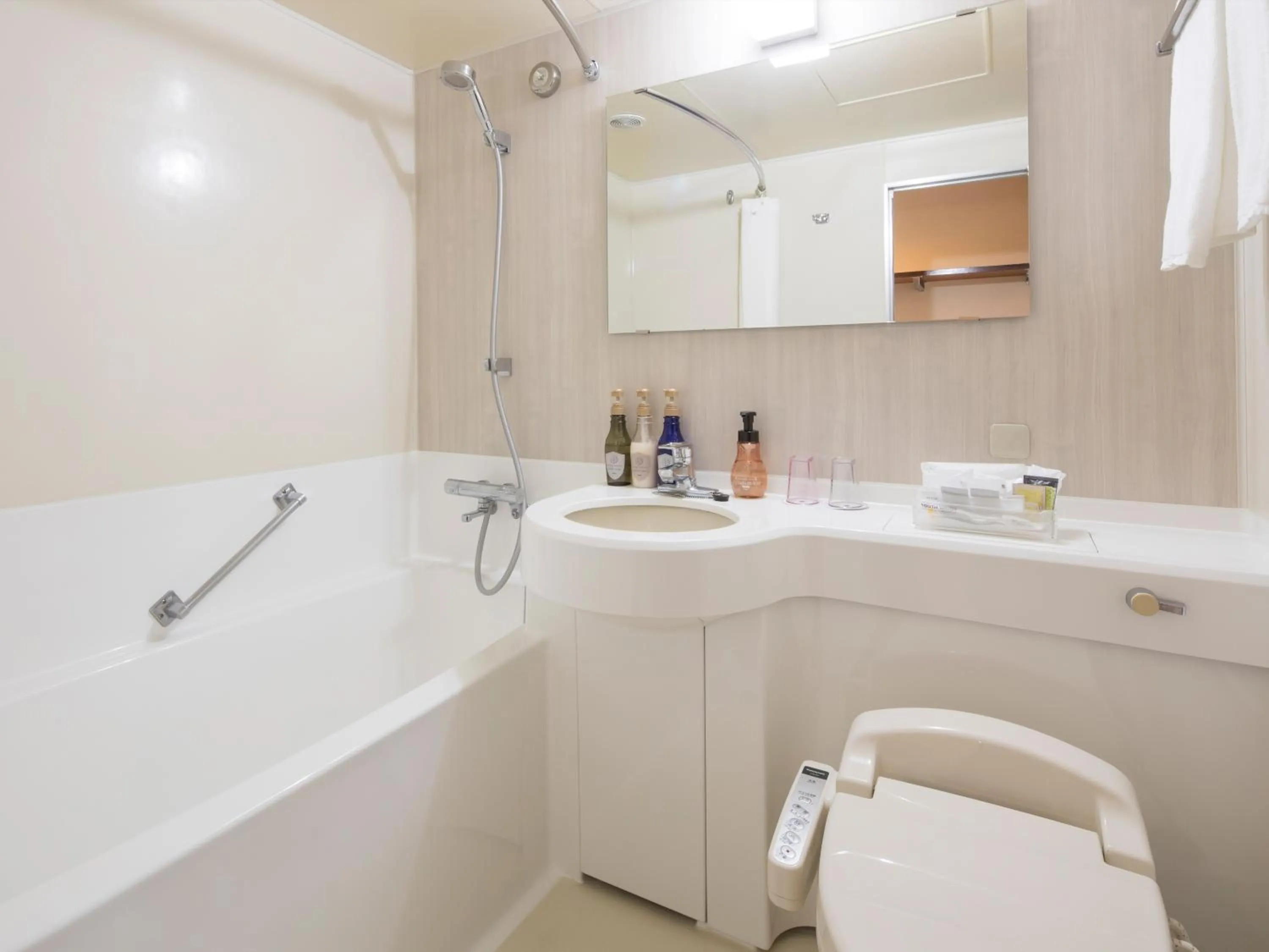 Shower in HOTEL MYSTAYS PREMIER Narita