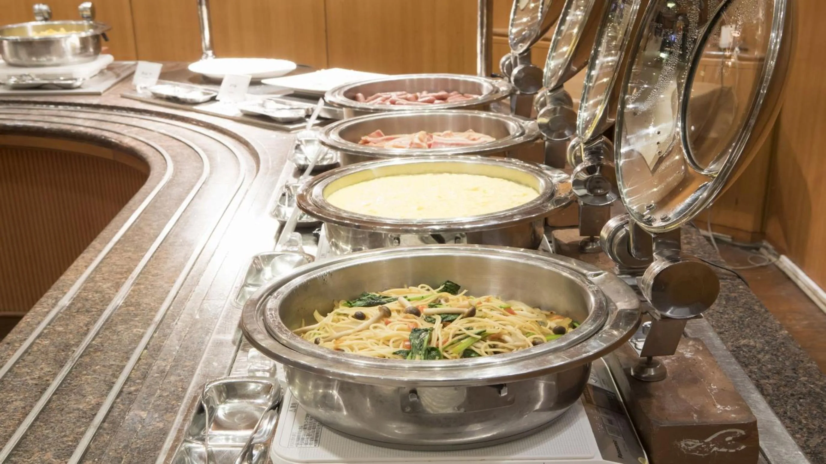 Restaurant/places to eat in HOTEL MYSTAYS PREMIER Narita