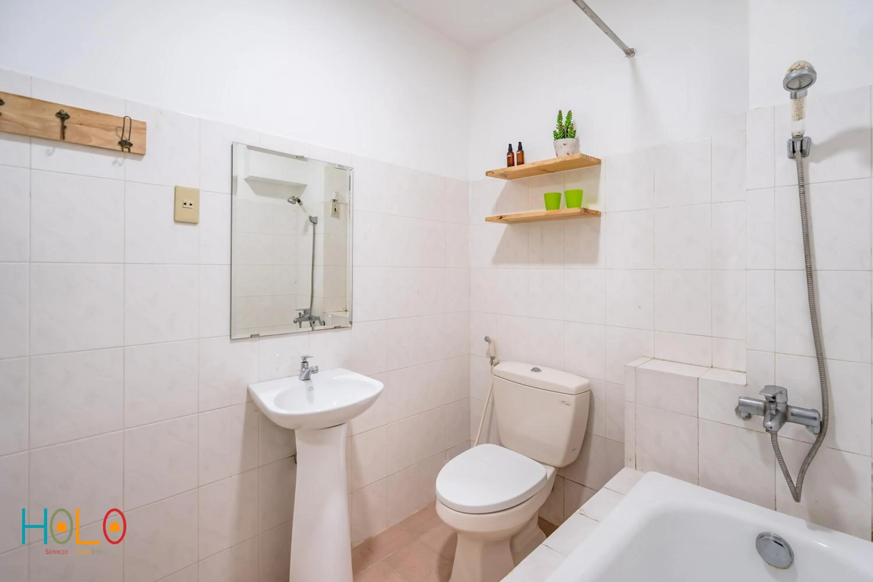 Shower in HoLo Fairy House Saigon - Serviced Homestay
