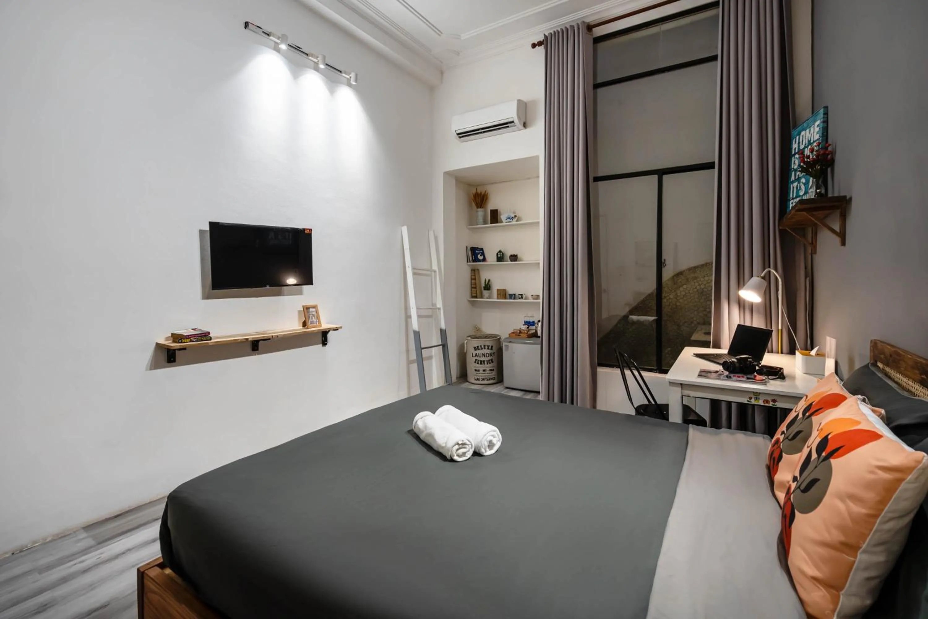 Bed in HoLo Fairy House Saigon - Serviced Homestay