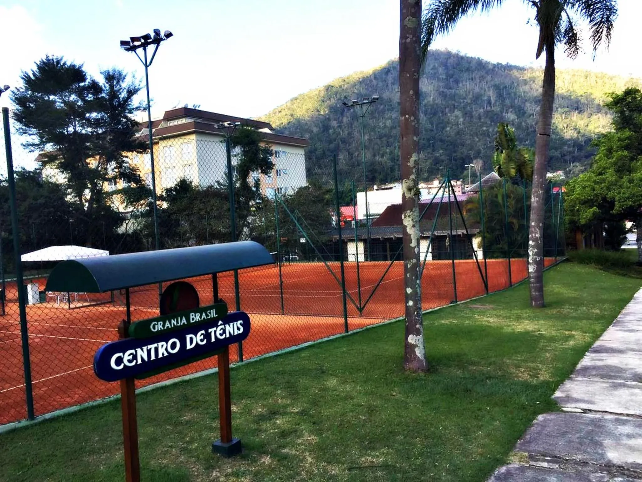 Tennis court in Hotel Granja Brasil Resort