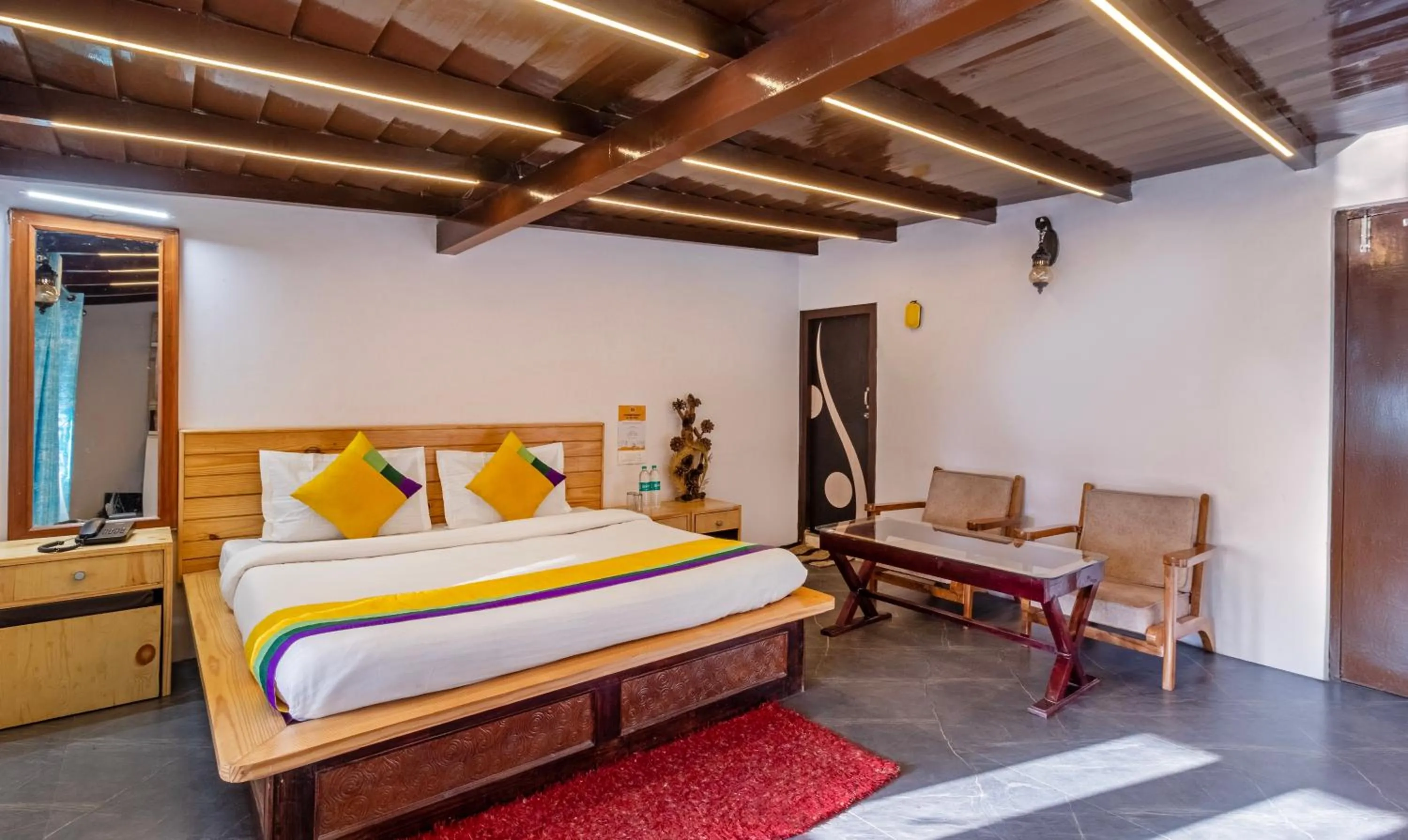 Bedroom, Bed in Itsy Hotels Shri Gv Inn, 600 Mtrs From Tiffin Top