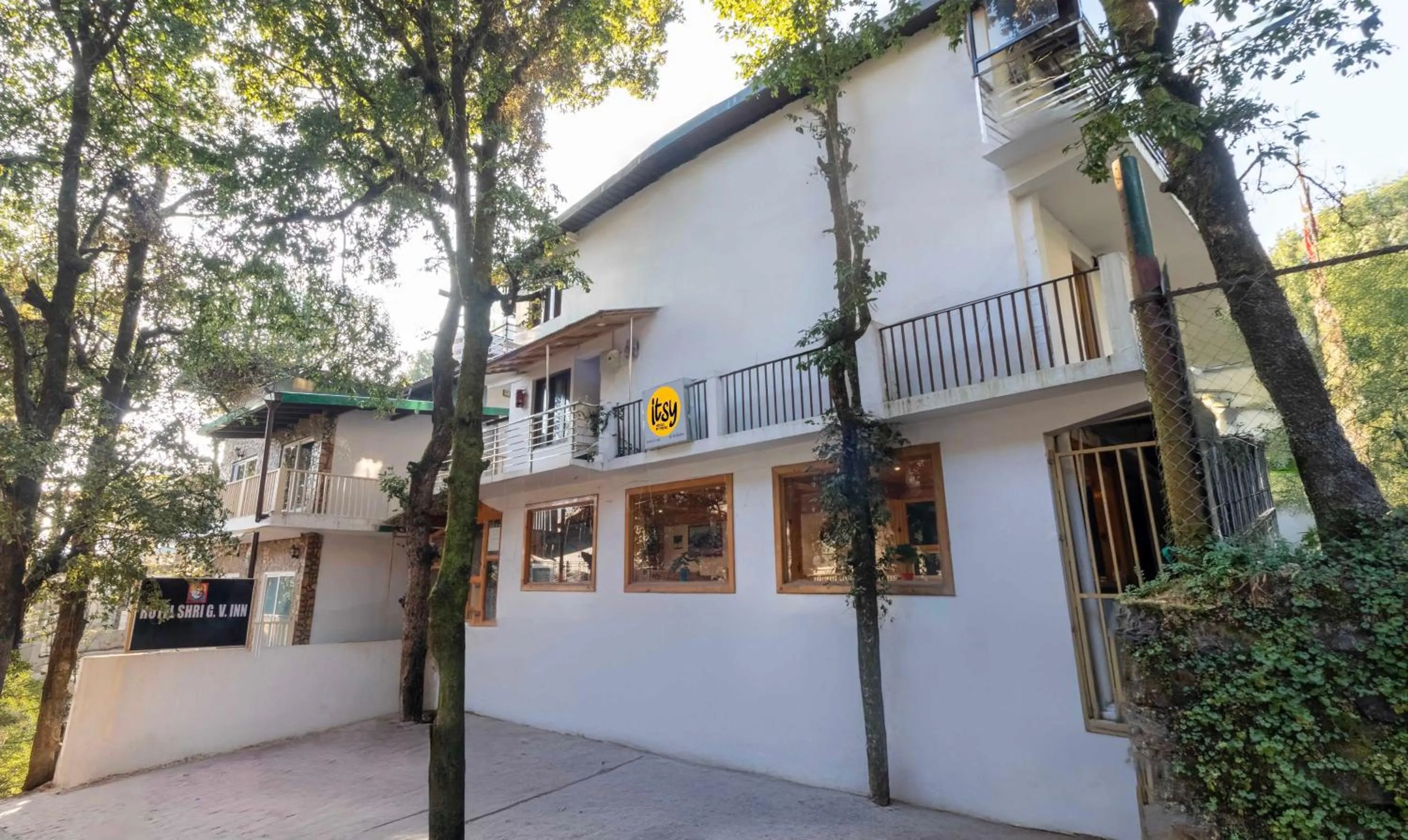 Property building in Itsy Hotels Shri Gv Inn, 600 Mtrs From Tiffin Top