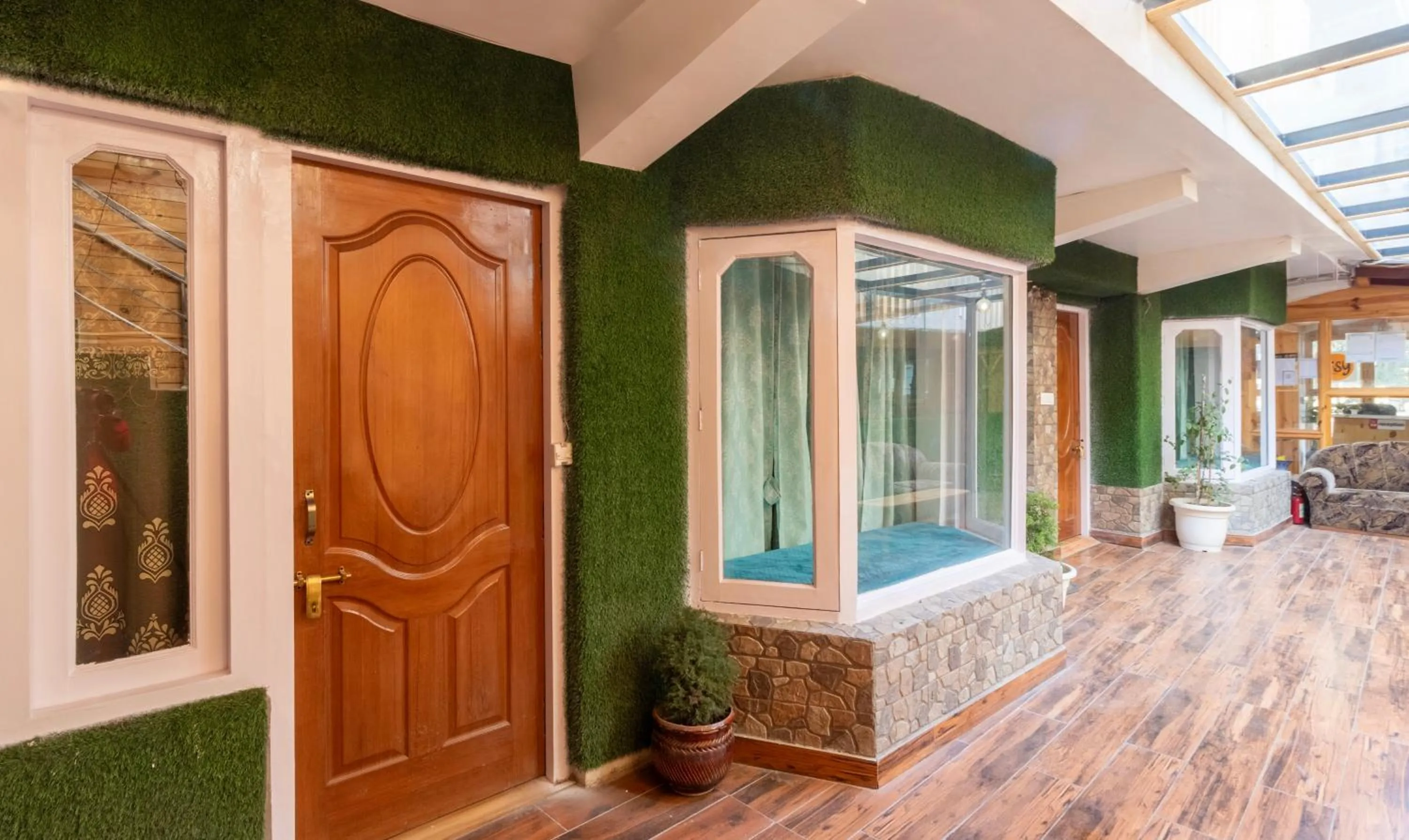 Lobby or reception in Itsy Hotels Shri Gv Inn, 600 Mtrs From Tiffin Top