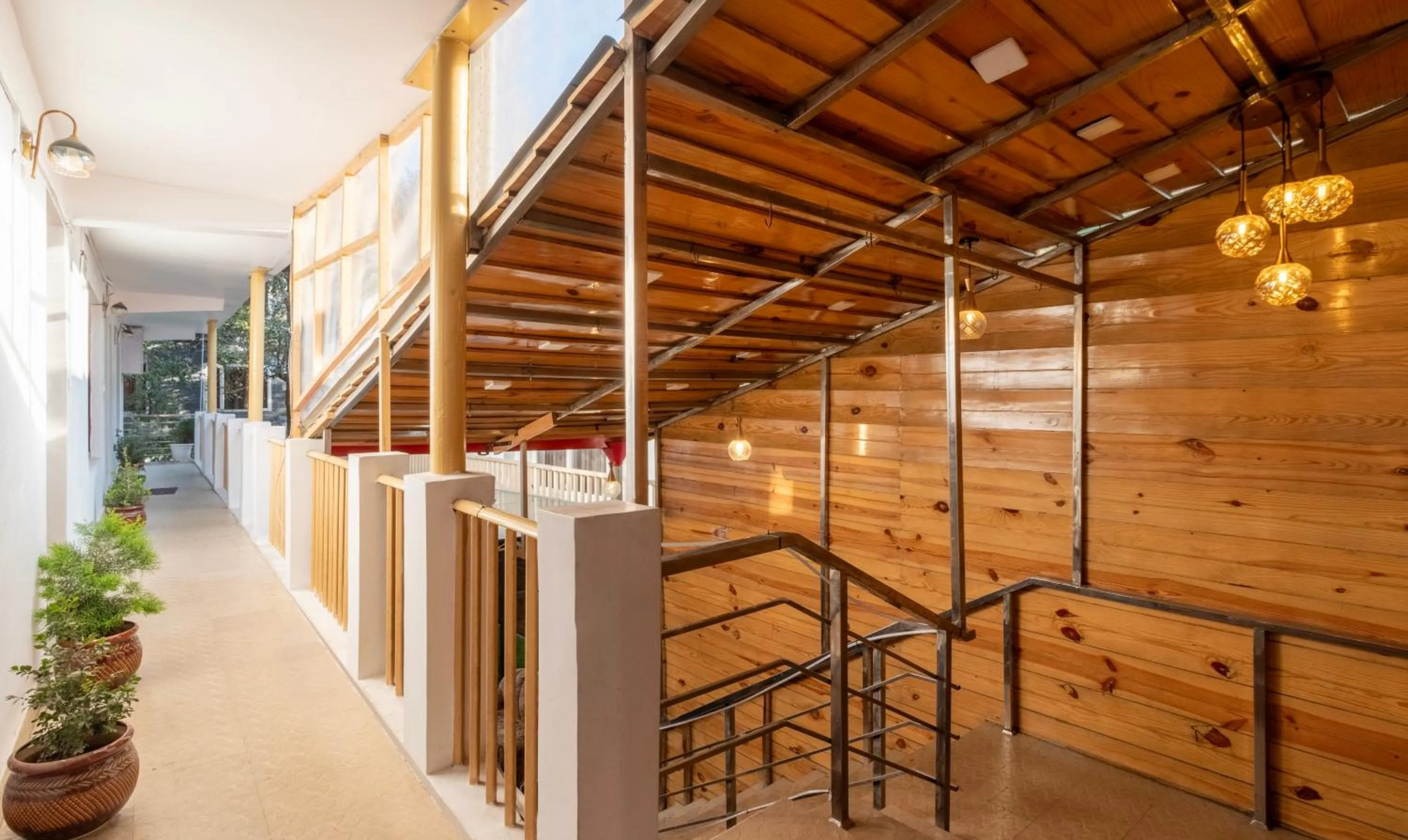 Lobby or reception in Itsy Hotels Shri Gv Inn, 600 Mtrs From Tiffin Top