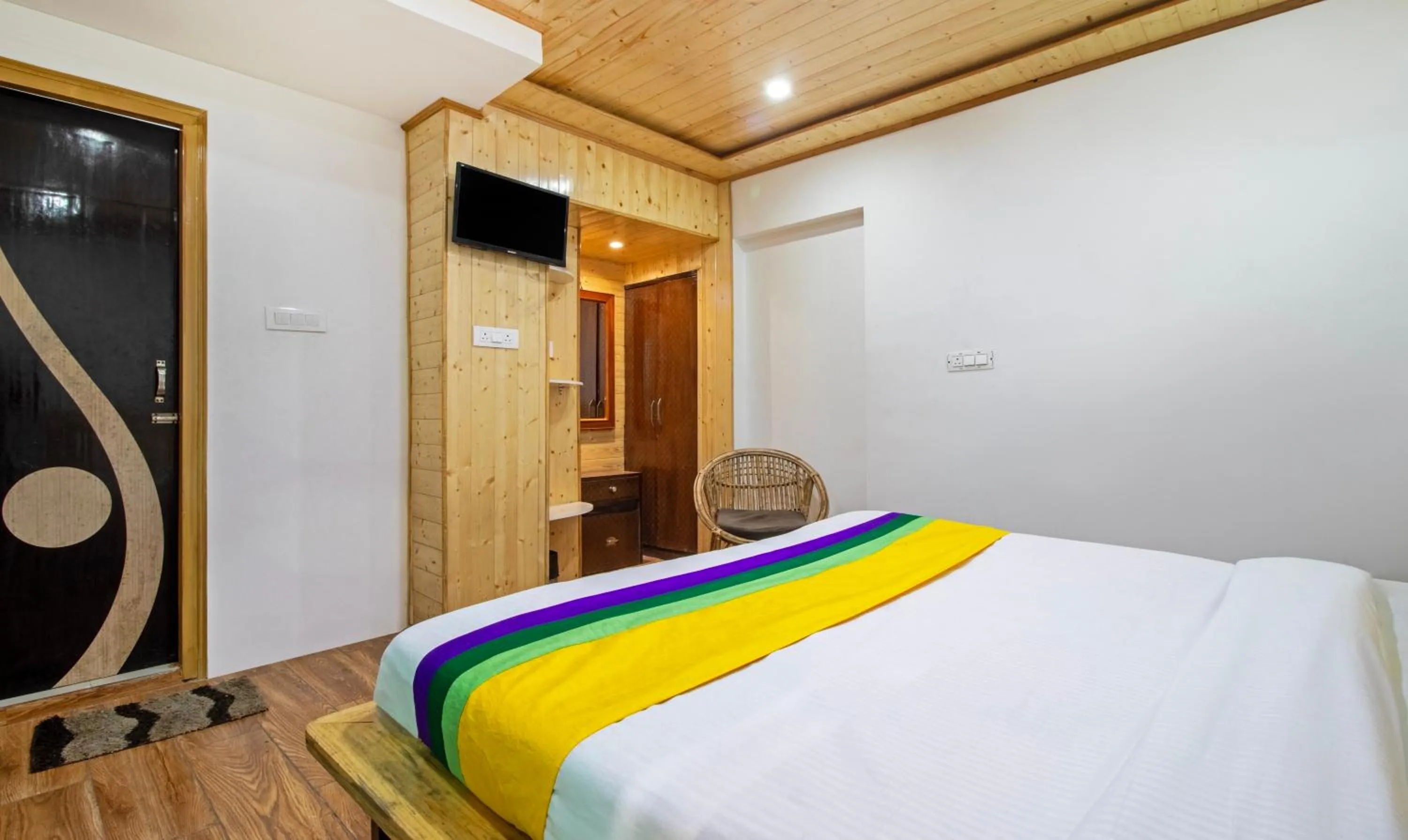 Bedroom, Bed in Itsy Hotels Shri Gv Inn, 600 Mtrs From Tiffin Top