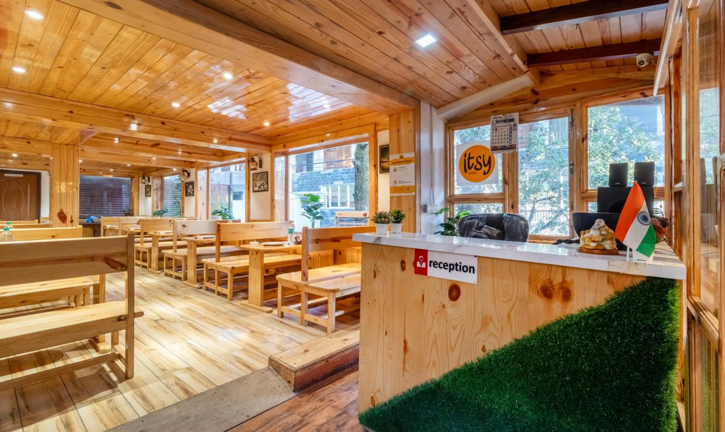 Lobby or reception in Itsy Hotels Shri Gv Inn, 600 Mtrs From Tiffin Top