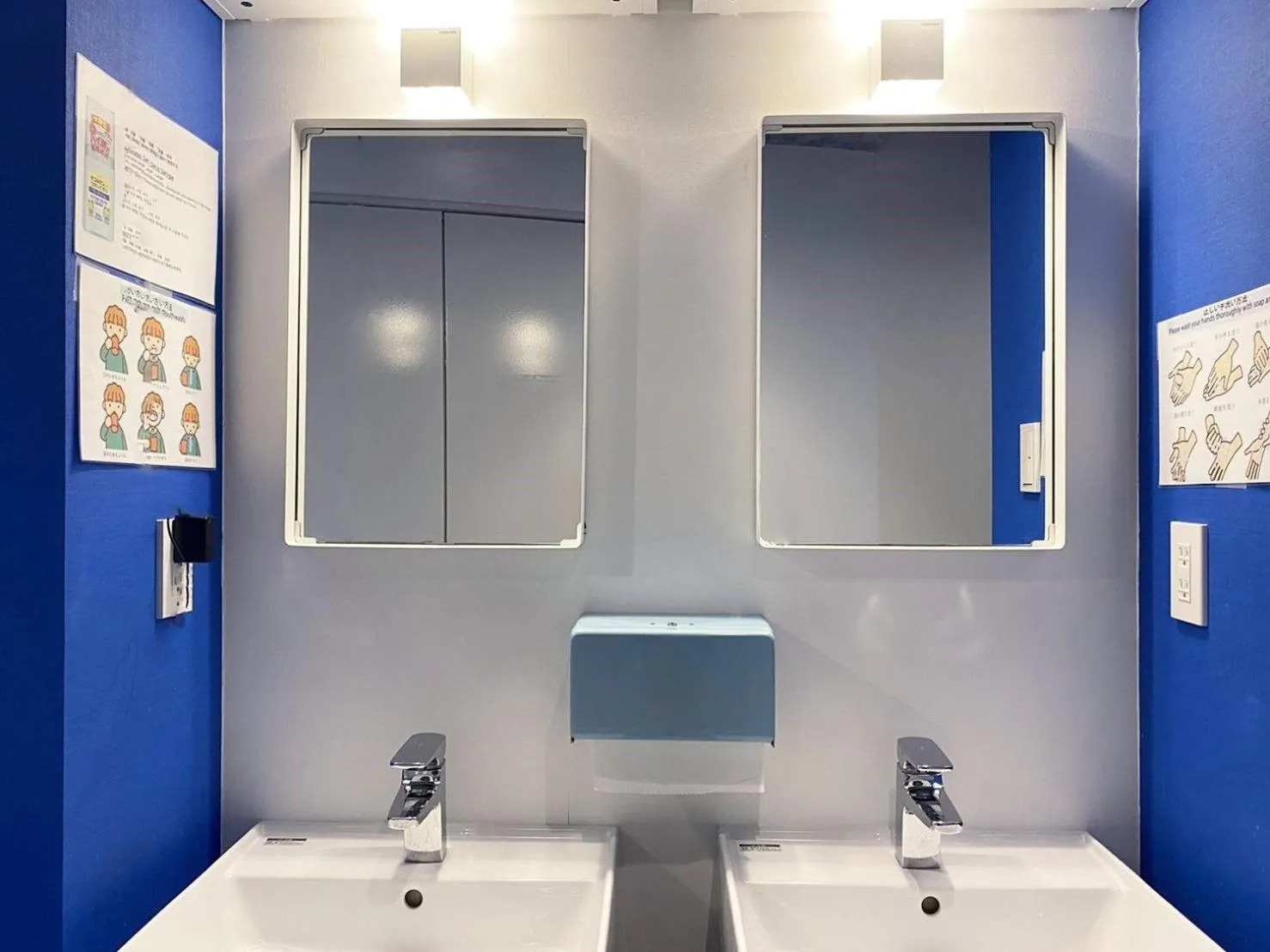 Bathroom in Dot Hotel Hangout