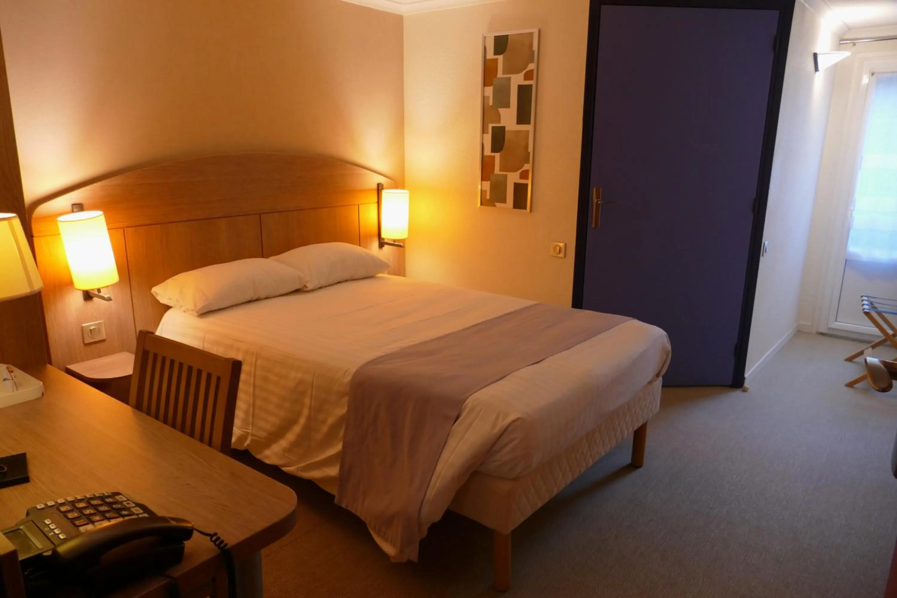 Photo of the whole room, Bed in The Originals City, Hôtel Le Gayant, Douai