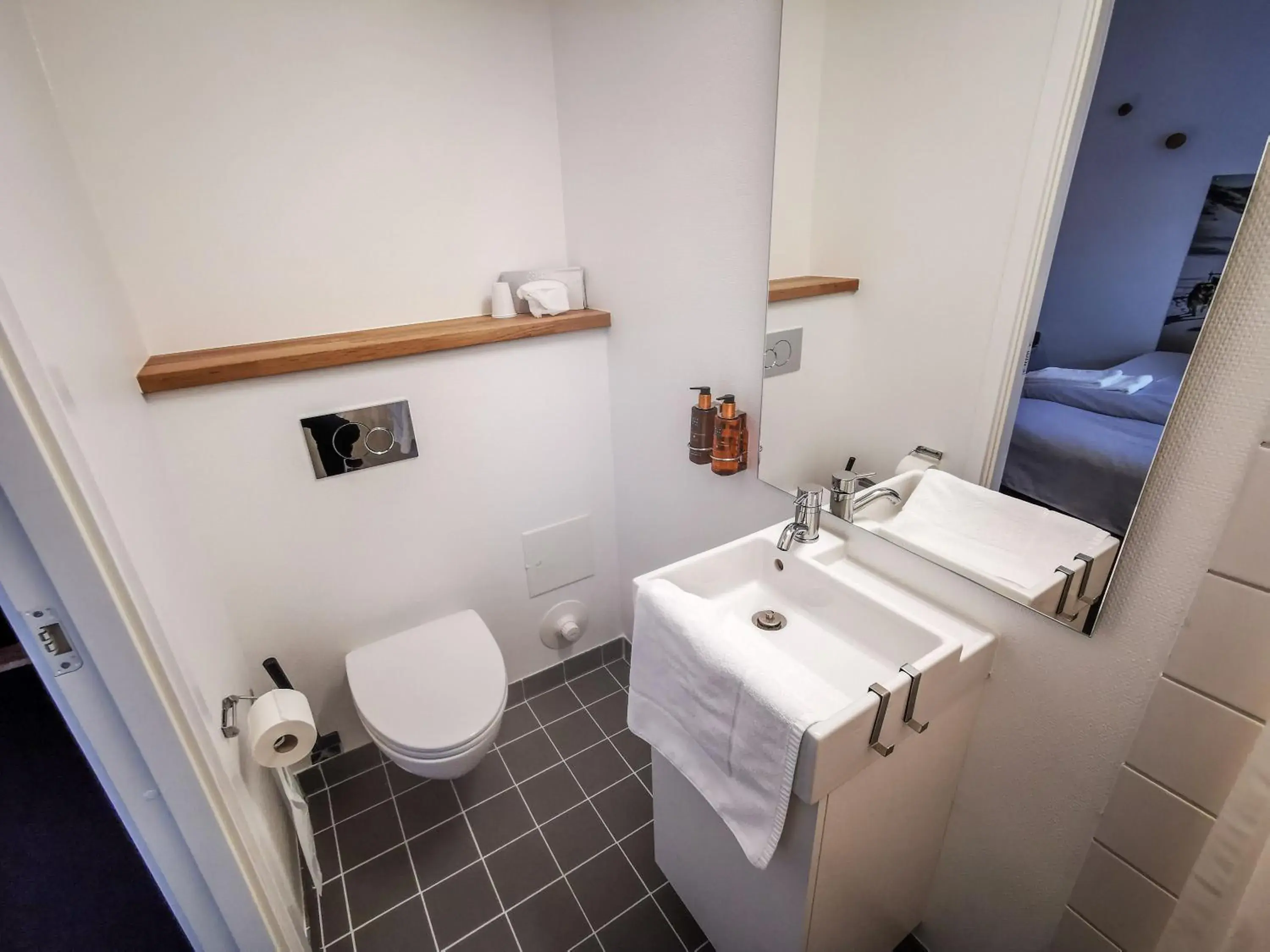 Single Room in Hotel Sisimiut & Tours Single Room in Hotel Sisimiut & Tours