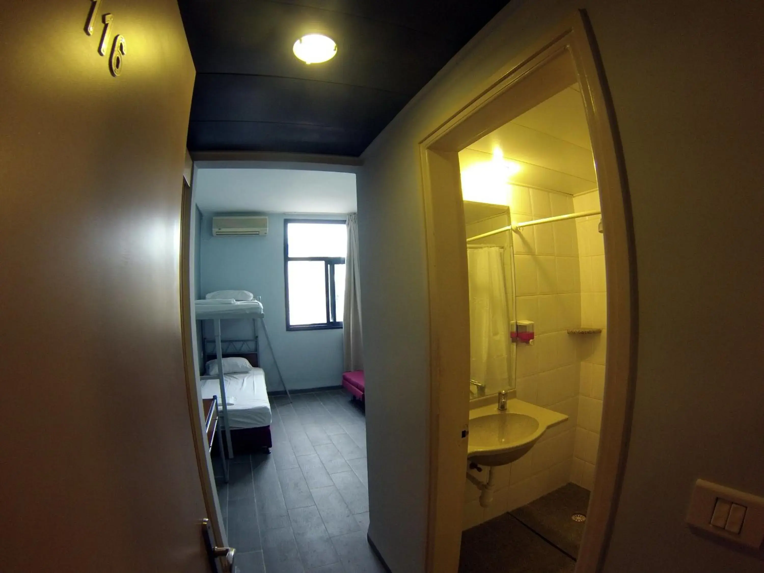 Quadruple Room with Bathroom in Tiberias Hostel Quadruple Room with Bathroom in Tiberias Hostel