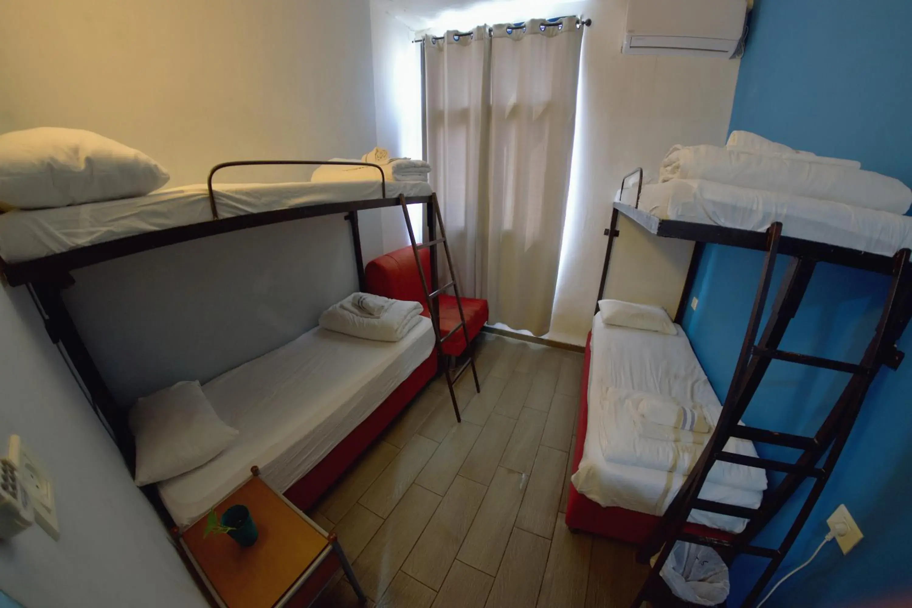 Quadruple Room with Bathroom in Tiberias Hostel Quadruple Room with Bathroom in Tiberias Hostel