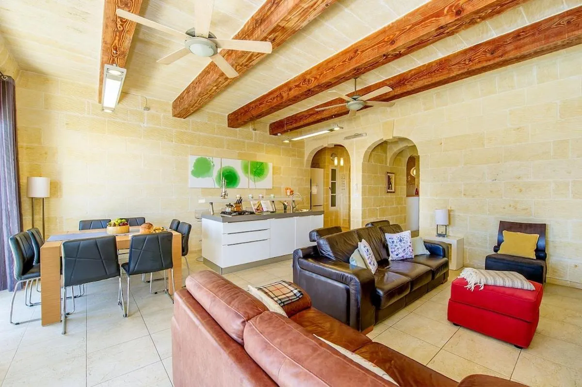 Hanini Holiday Home