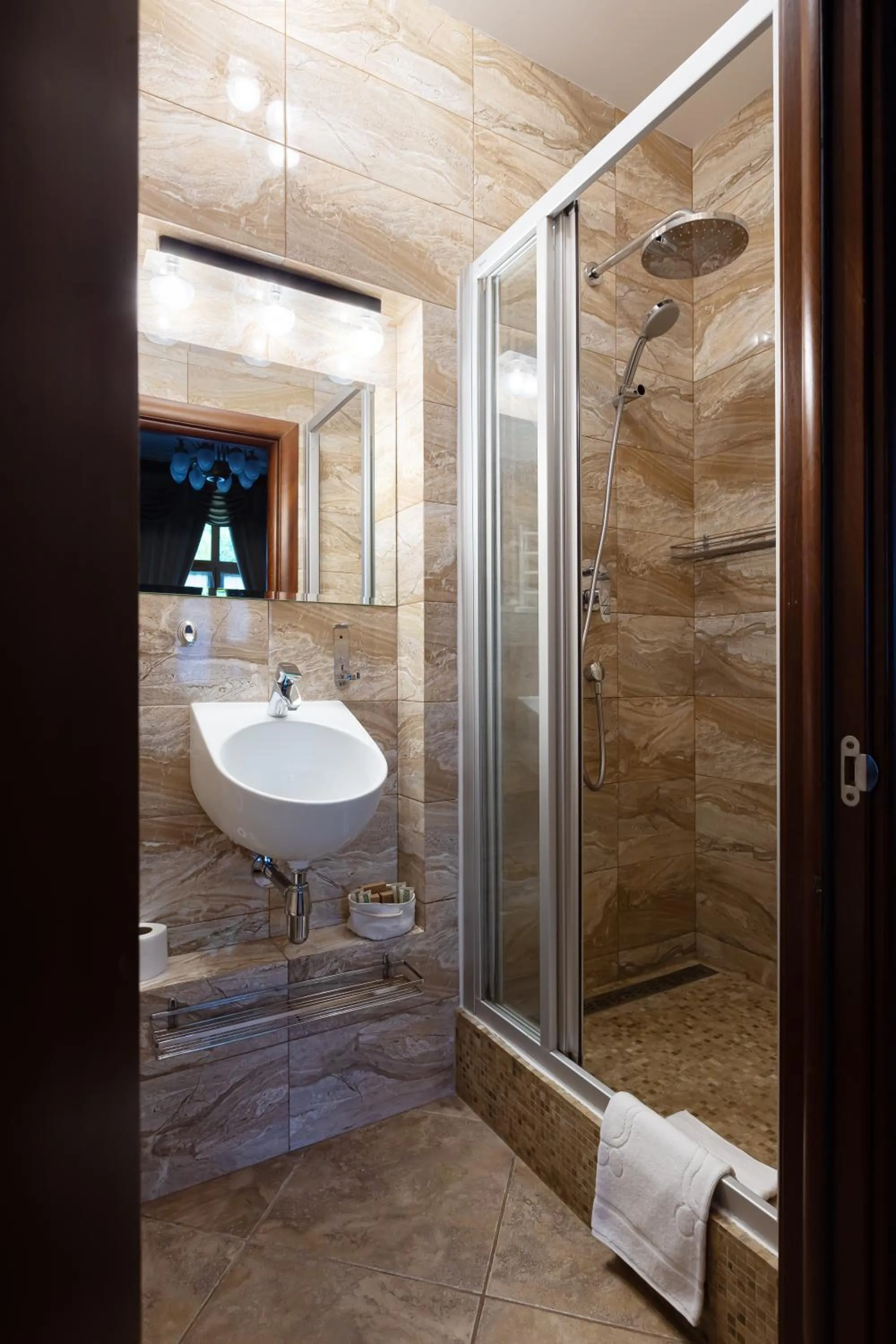 Shower in Chopin Hotel