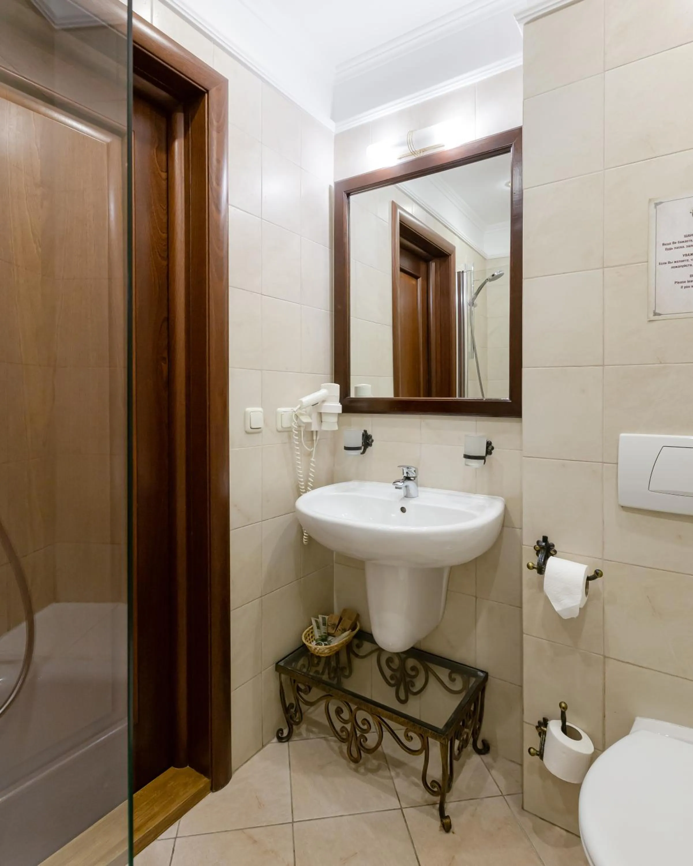 Shower in Chopin Hotel