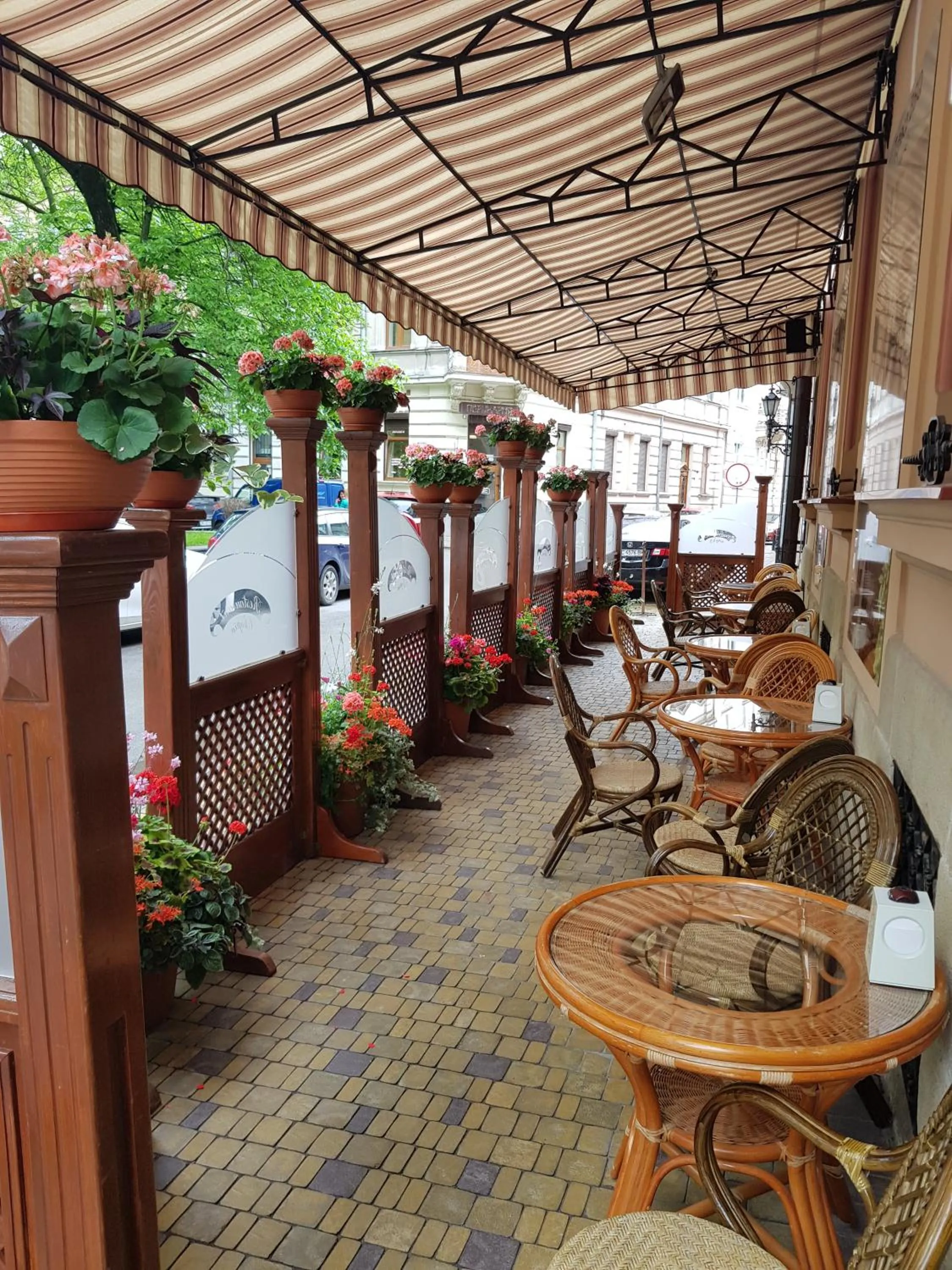 Restaurant/places to eat in Chopin Hotel