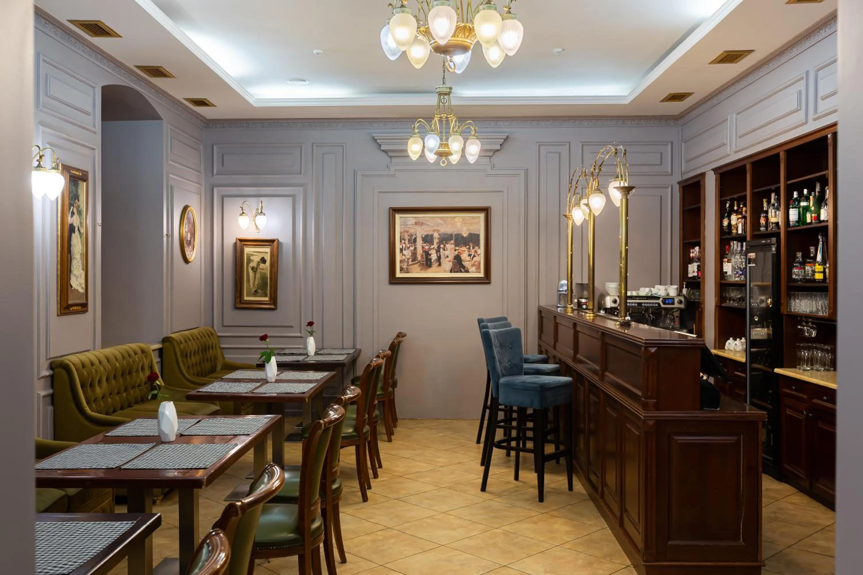 Restaurant/places to eat in Chopin Hotel