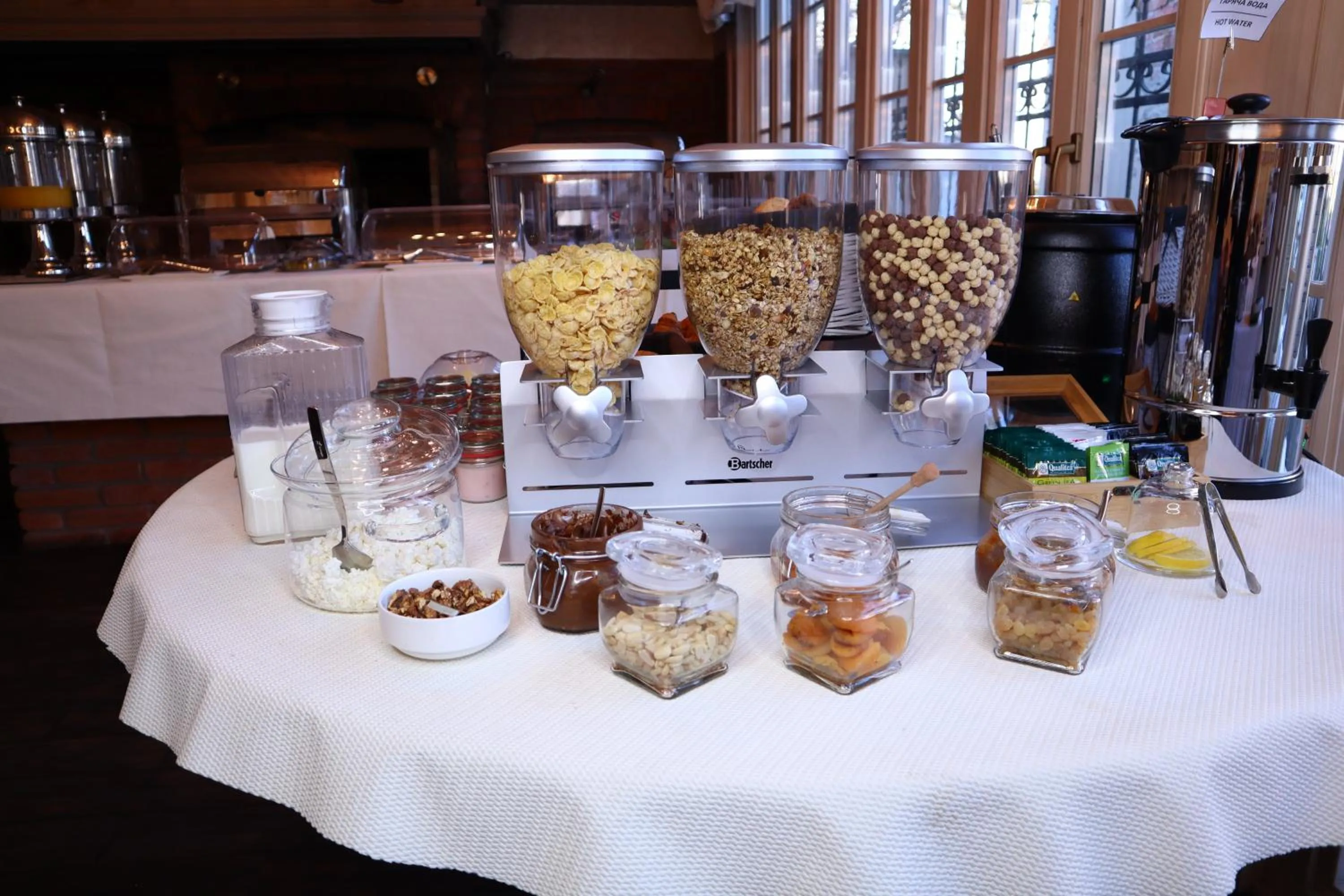 Restaurant/places to eat in Chopin Hotel