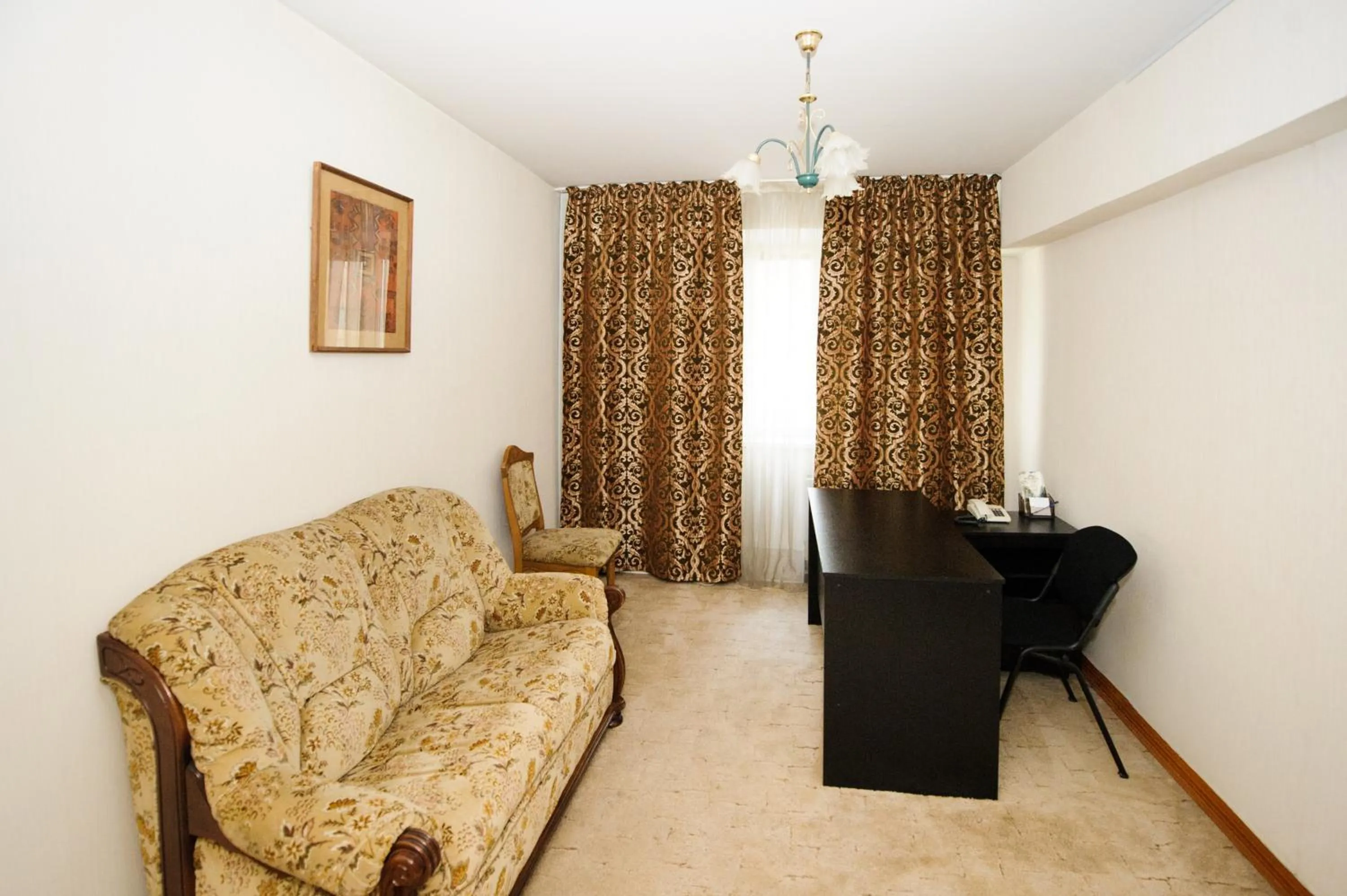 Living room in Dacia Hotel