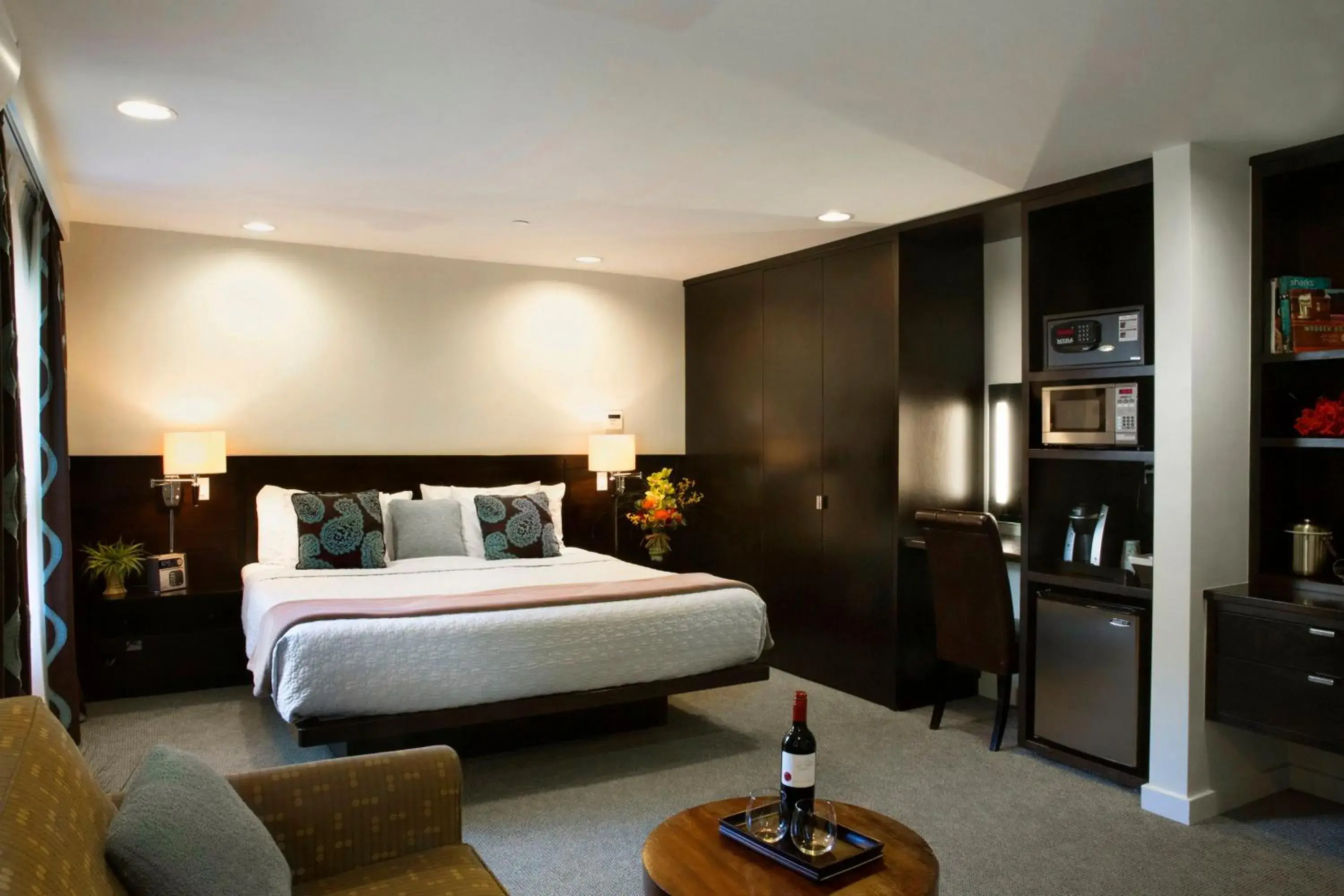 Junior Suite with Spa Bath in Aurora Hotel Junior Suite with Spa Bath in Aurora Hotel