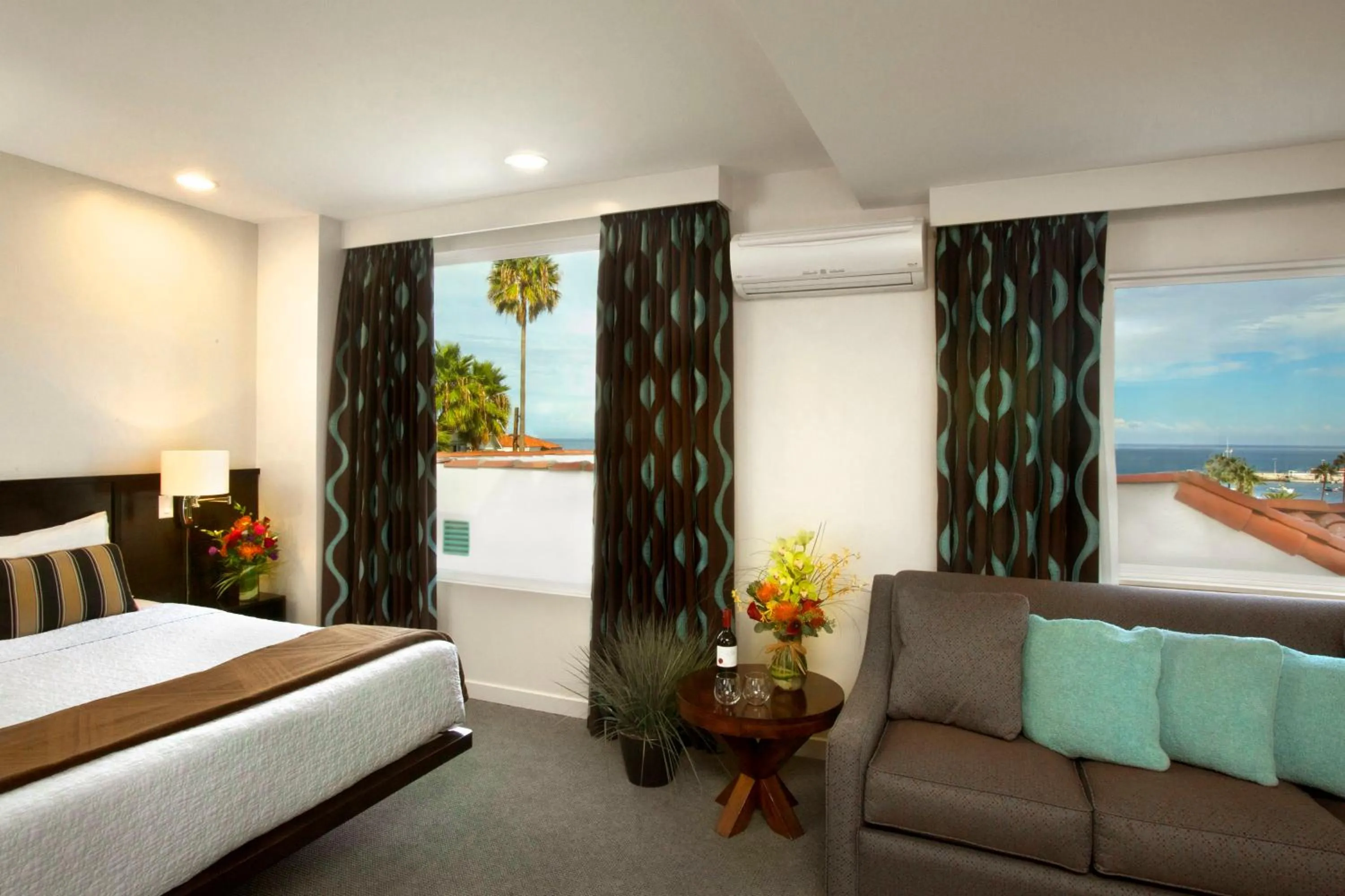 Decorative detail, Bed in Aurora Hotel