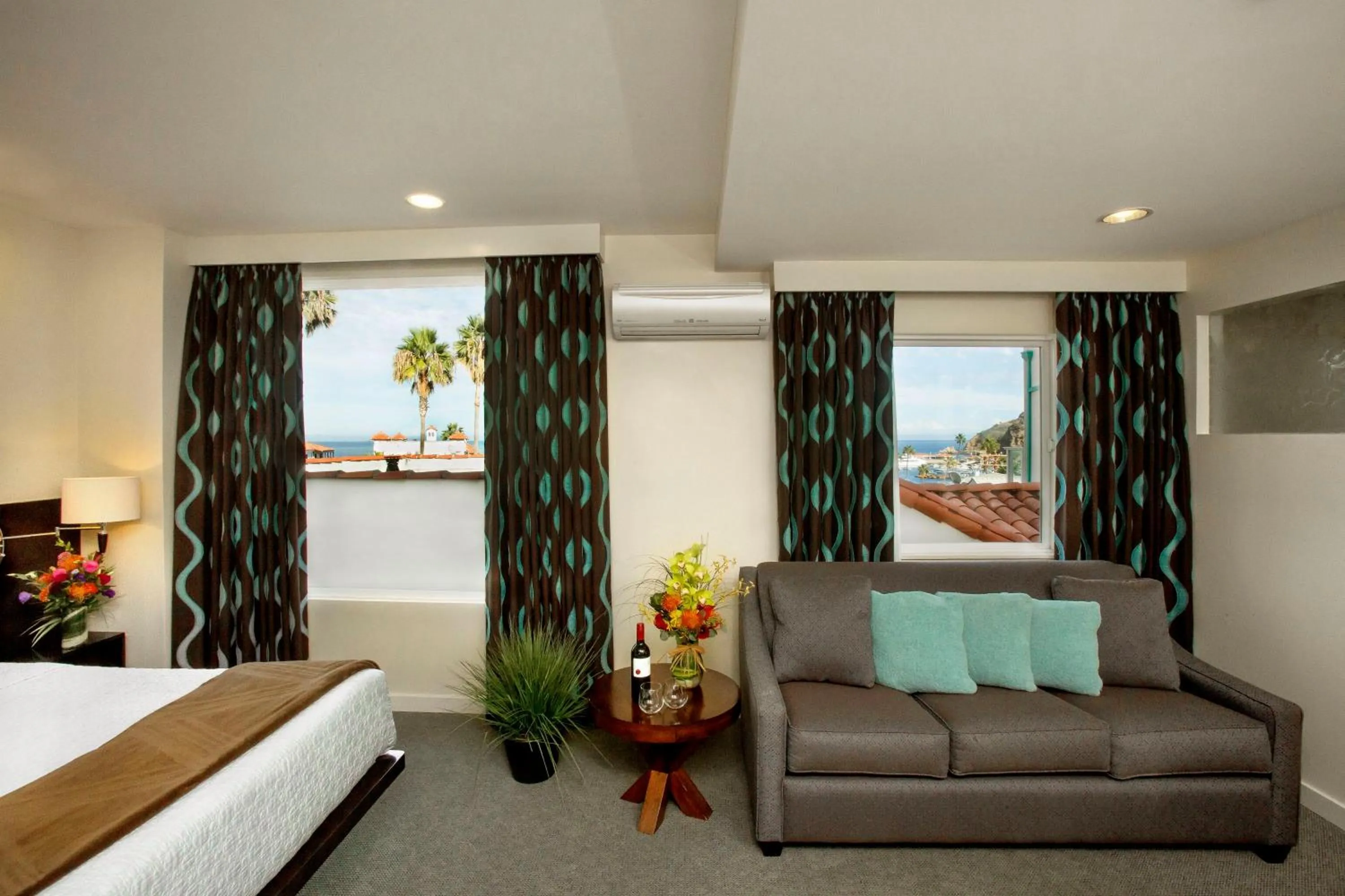 Photo of the whole room, Bed in Aurora Hotel