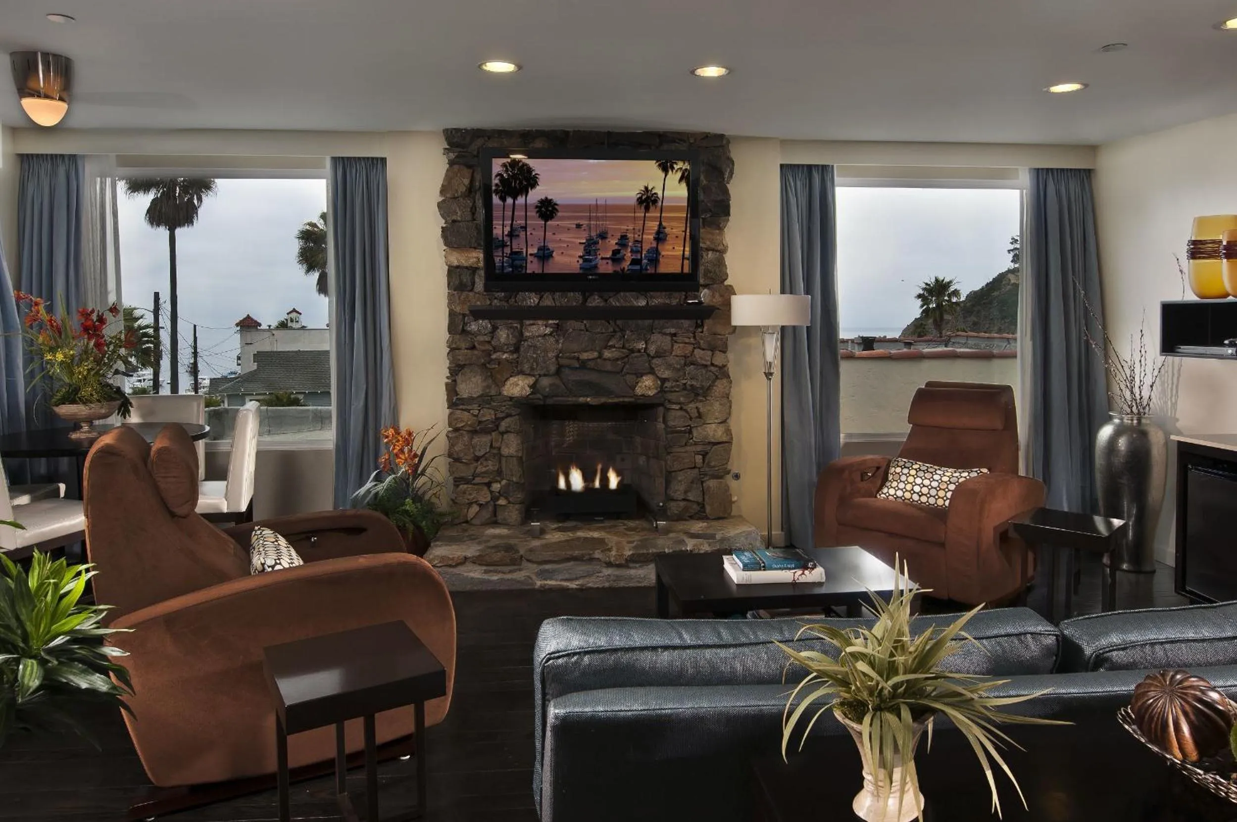 Living room in Aurora Hotel