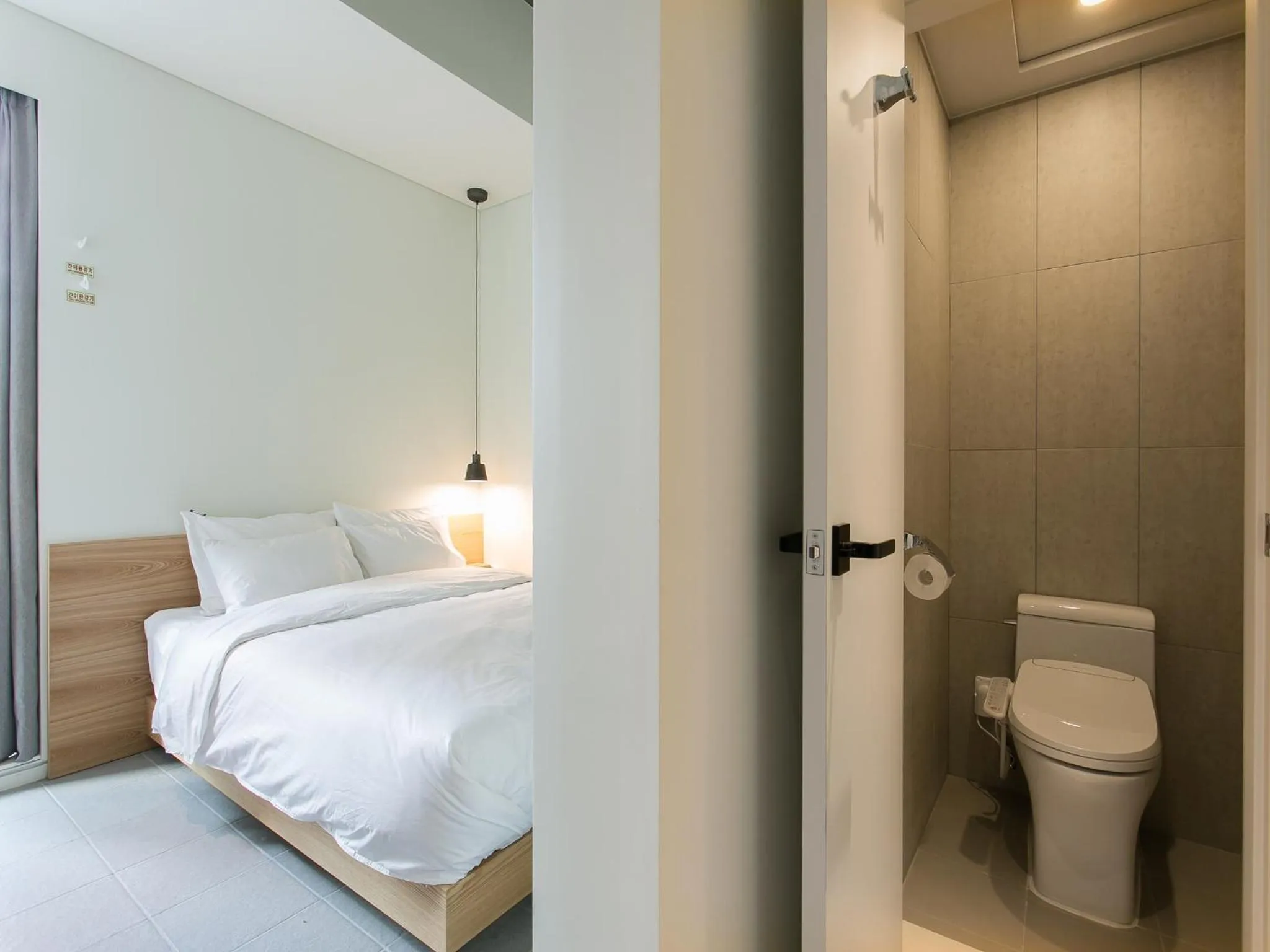 Bathroom, Bed in H Avenue Hotel Dongdaemun Sungshin
