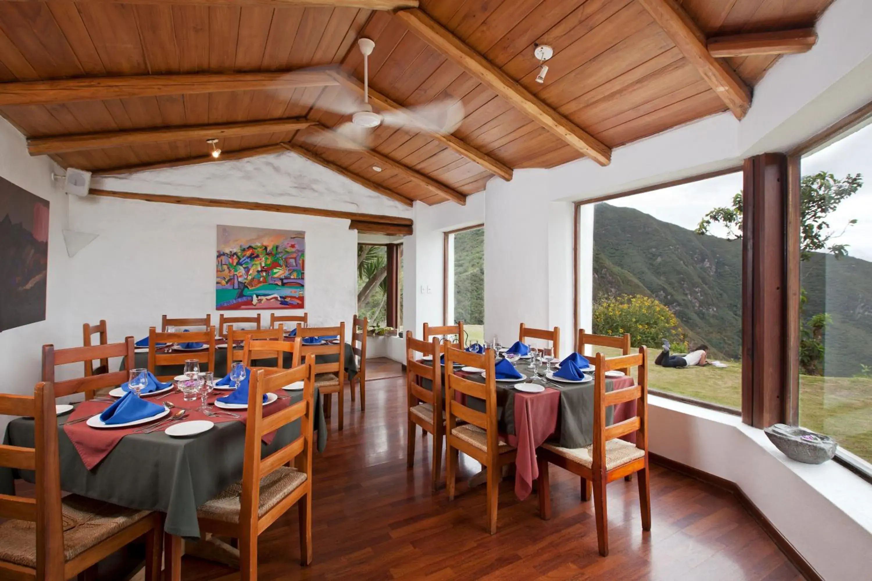 Restaurant/places to eat in El Crater Restaurant/places to eat in El Crater