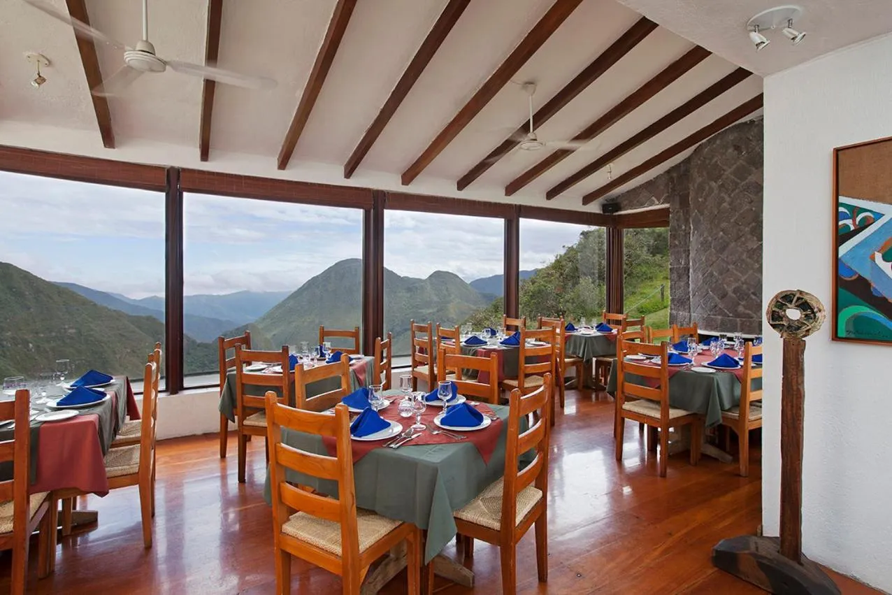 Restaurant/places to eat in El Crater