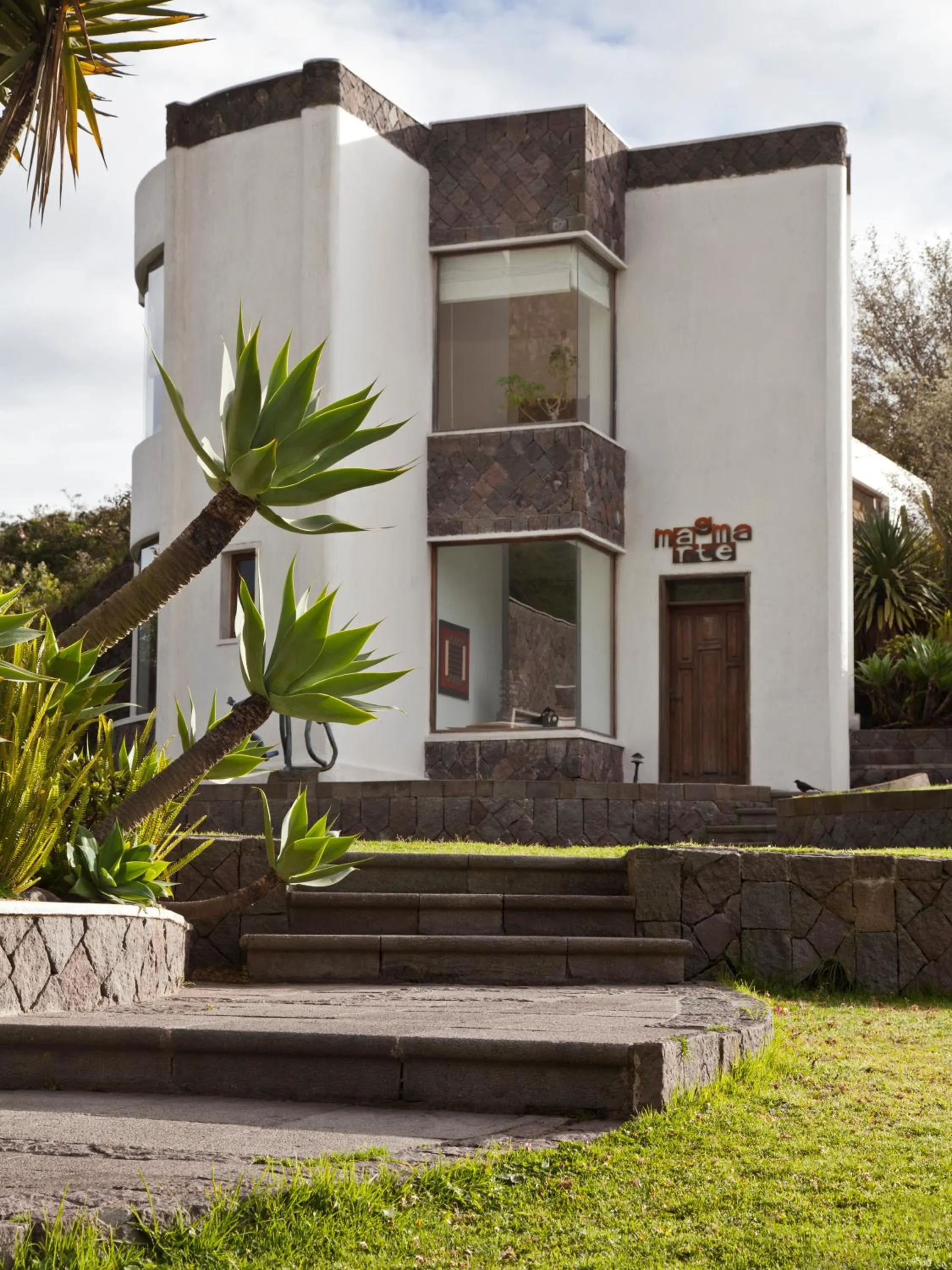 On-site shops in El Crater