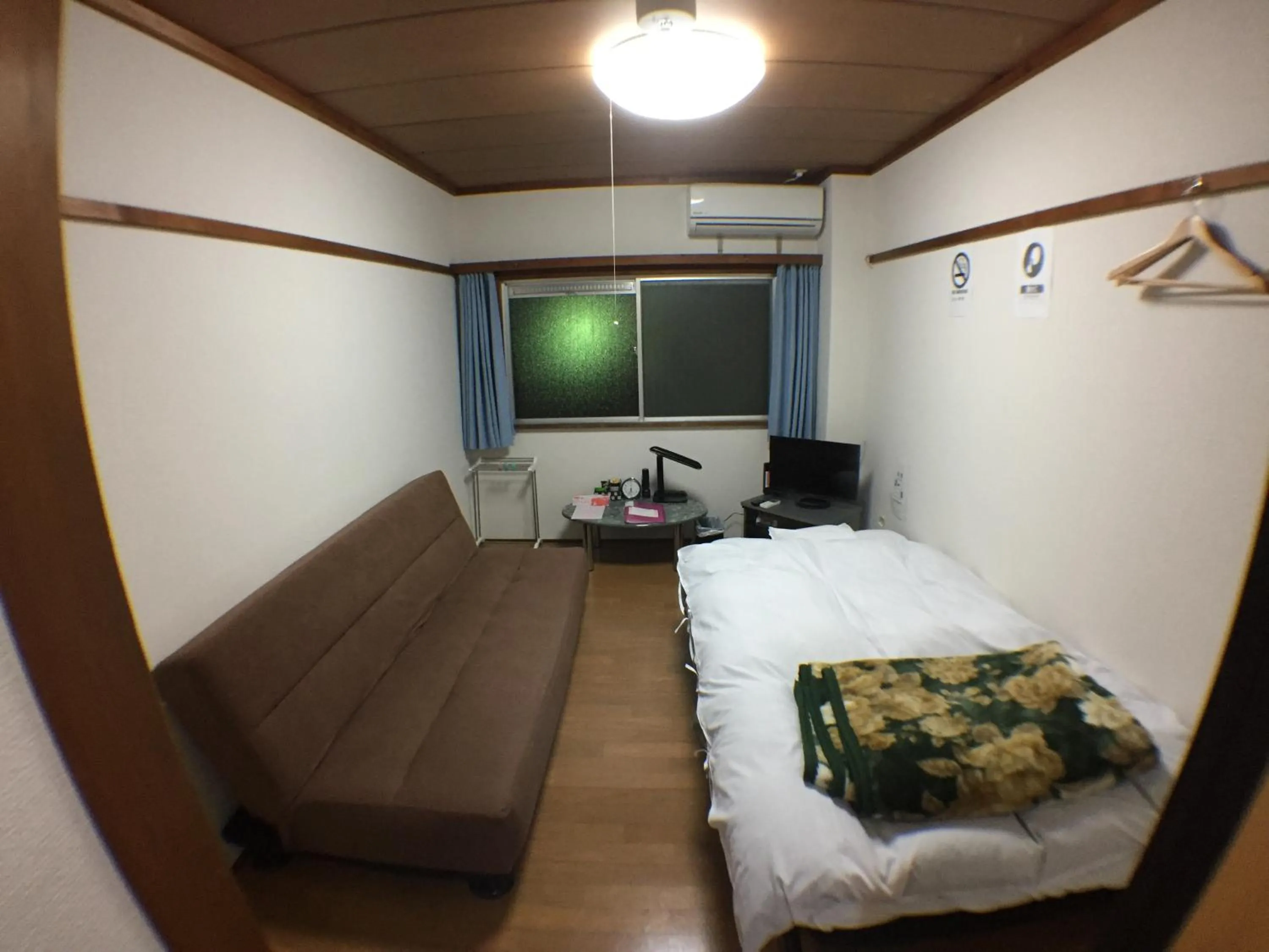 Living room, Bed in Kenroku Haitsu 201