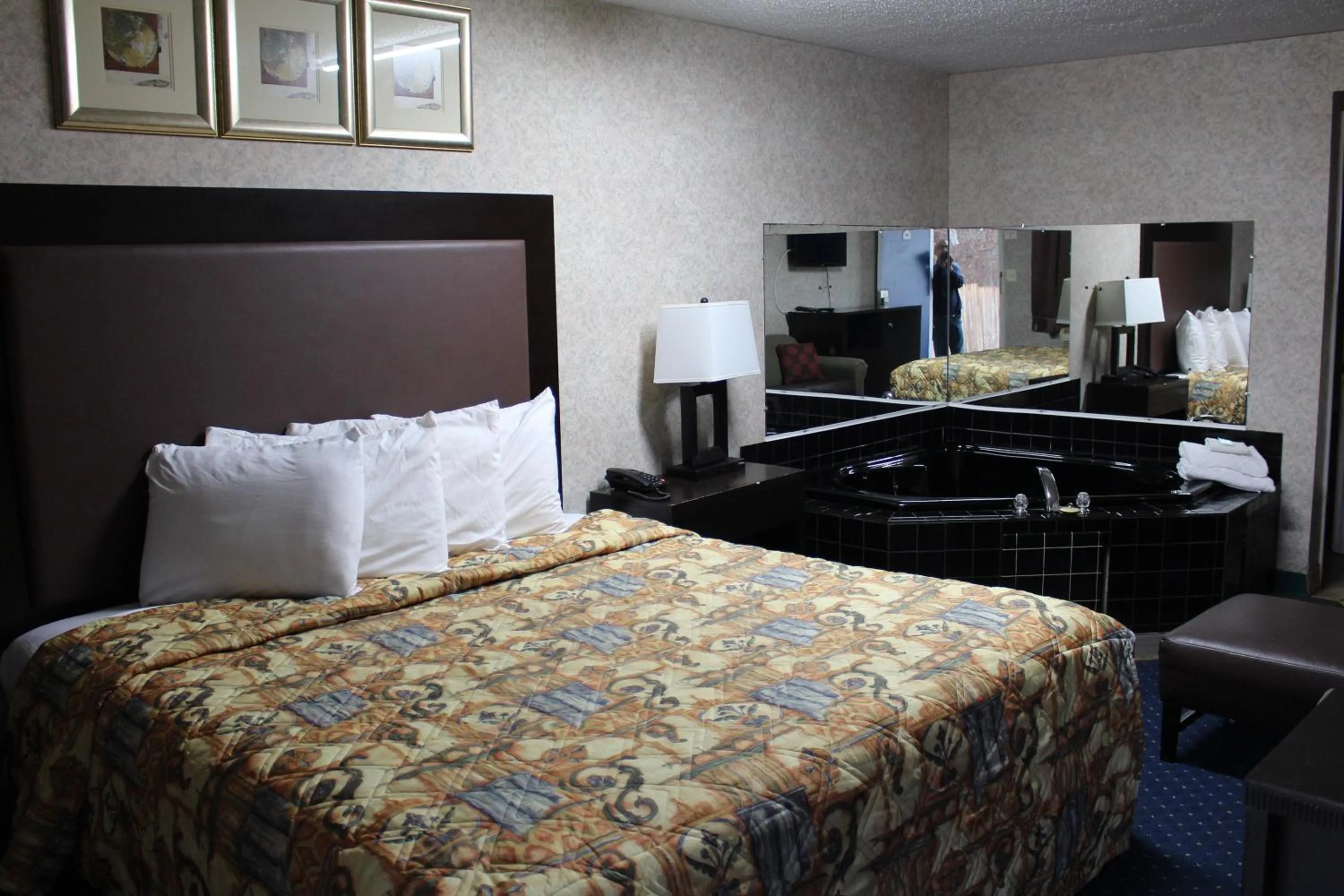 Bed in Budgetel Inn & Suites Atlantic City